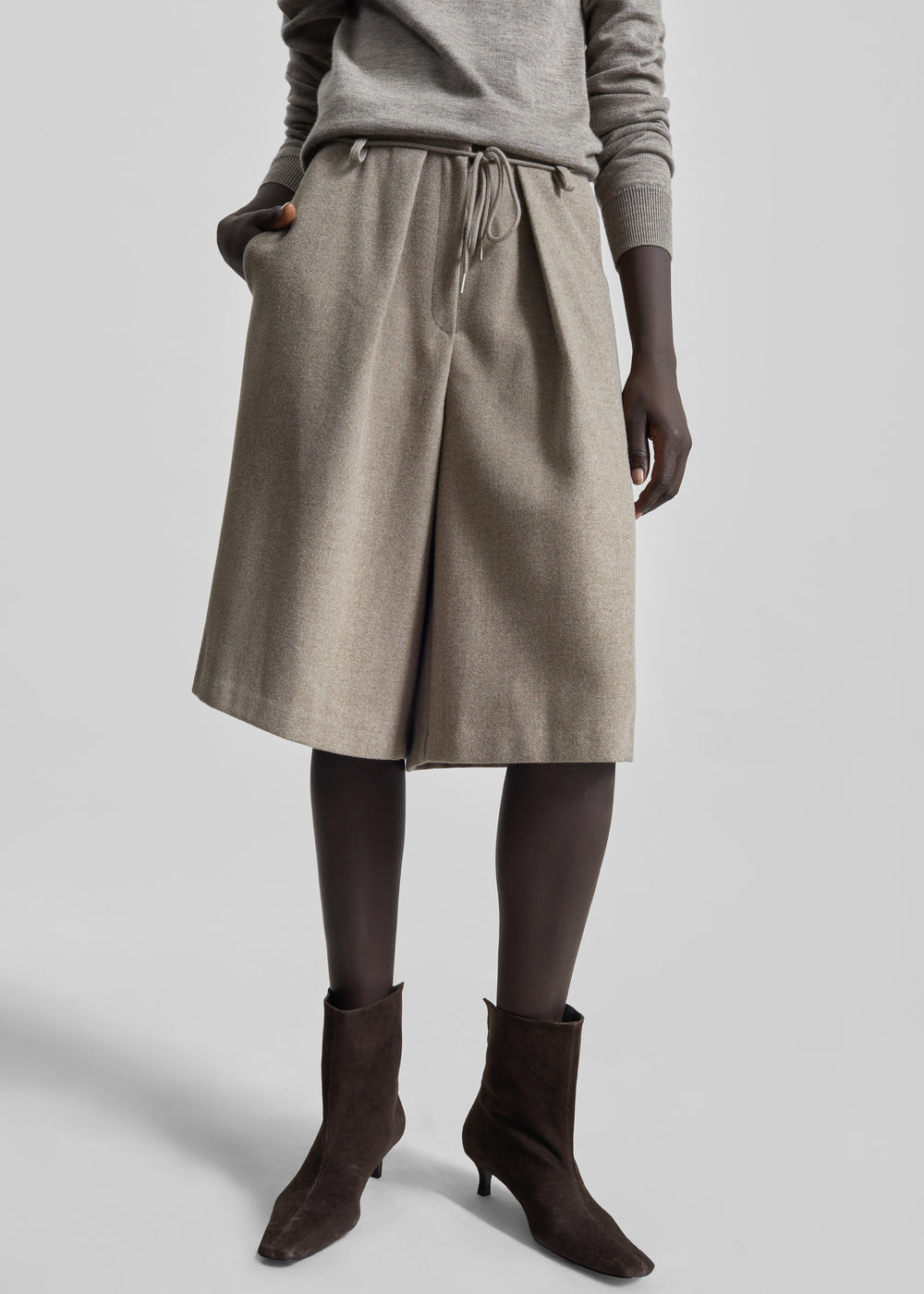 Hemavan Bermuda Shorts - Taupe - 1