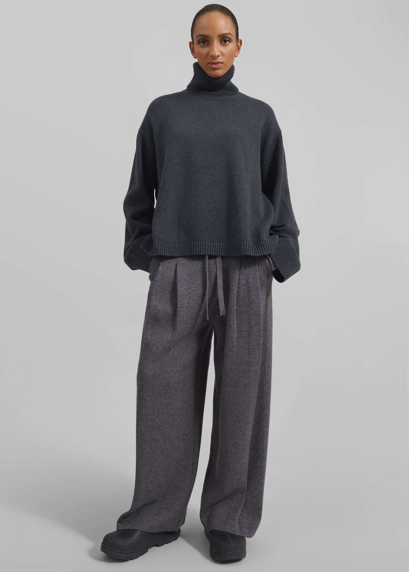 Holkham Pleated Knit Pants - Dark Grey - 1