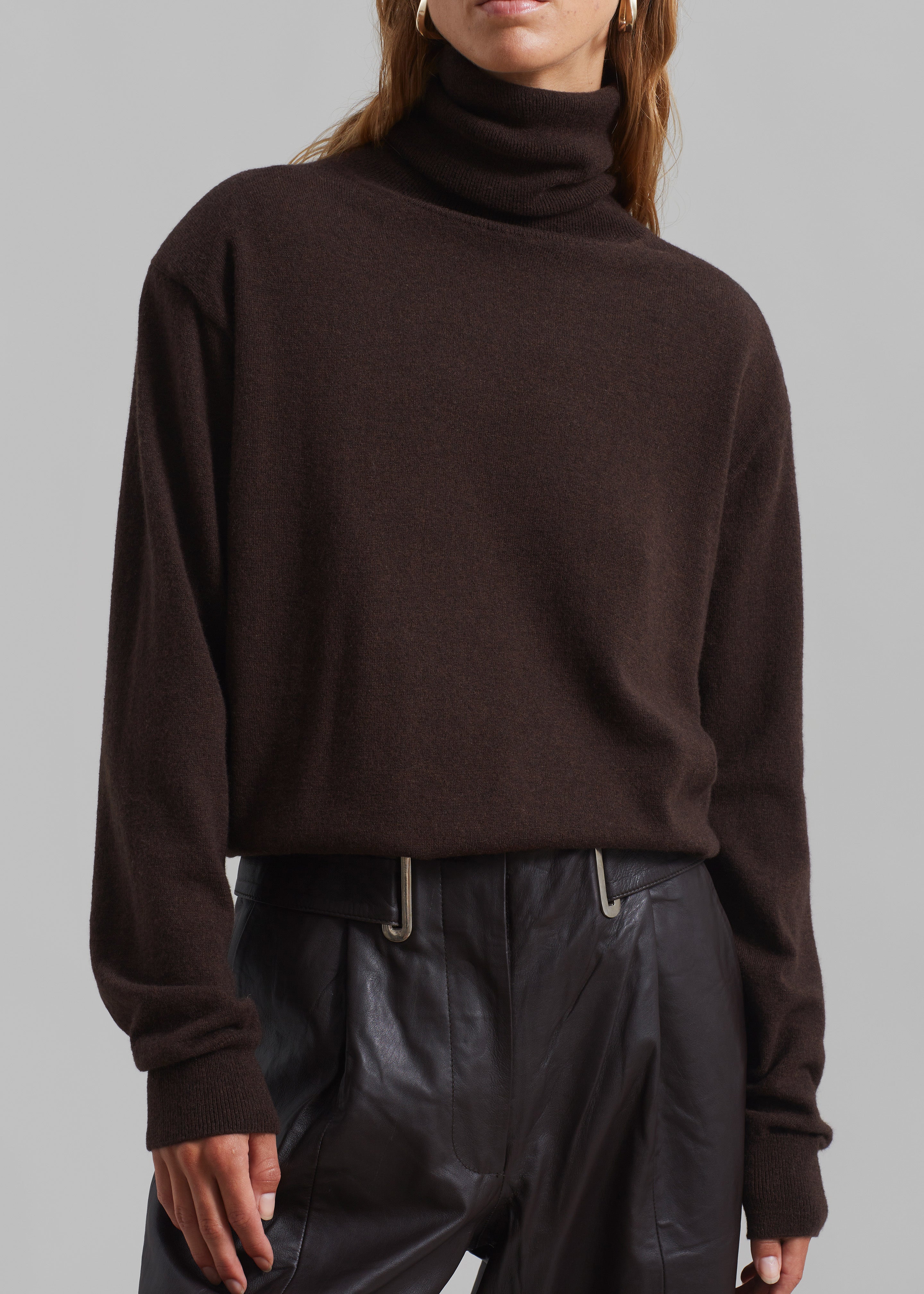 Ines Thin Padded Turtleneck - Brown