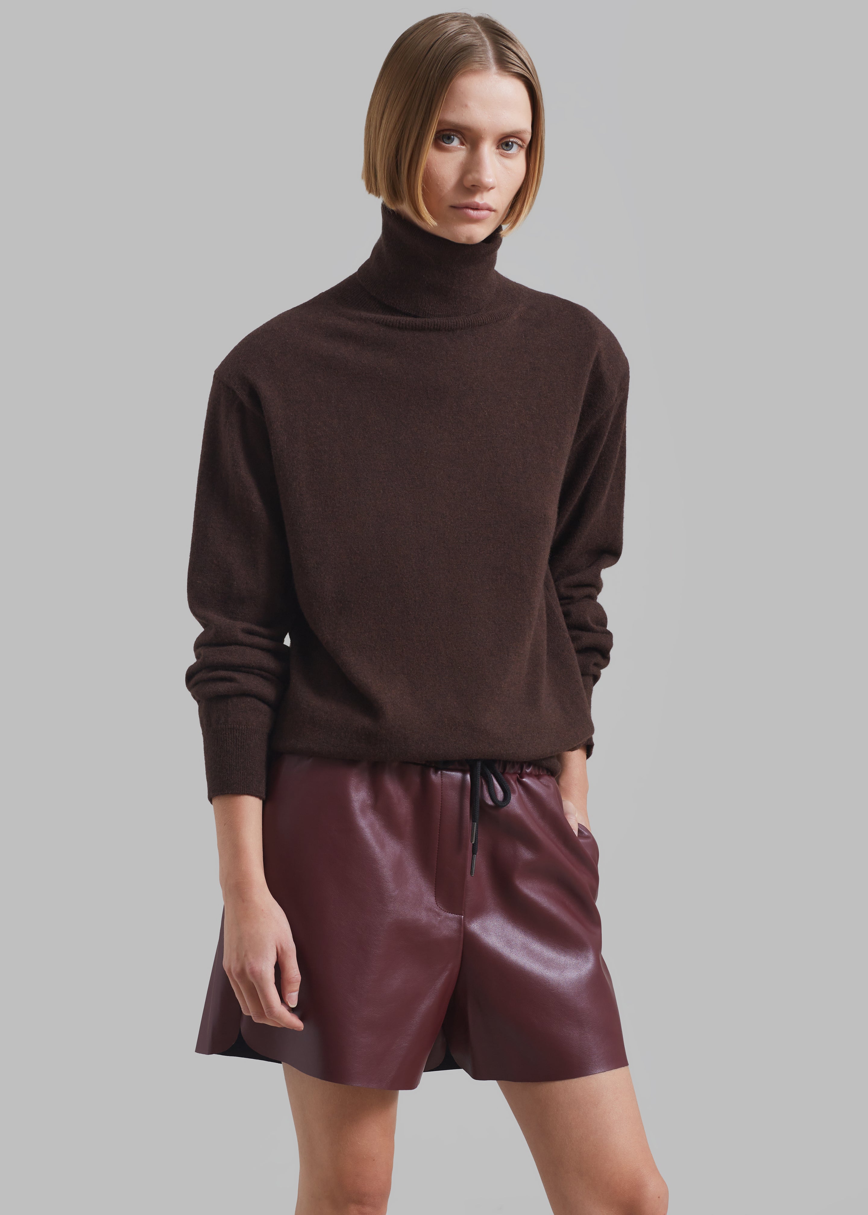Ines Thin Padded Turtleneck - Brown - 8