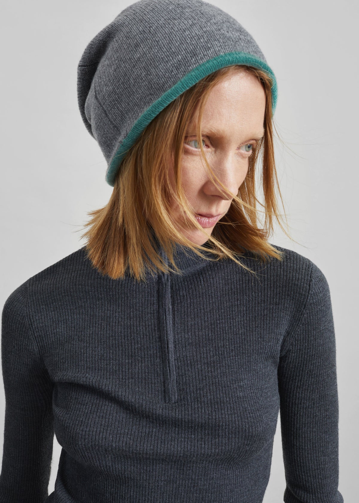 Inko Cashmere Reversible Beanie - Green/Grey