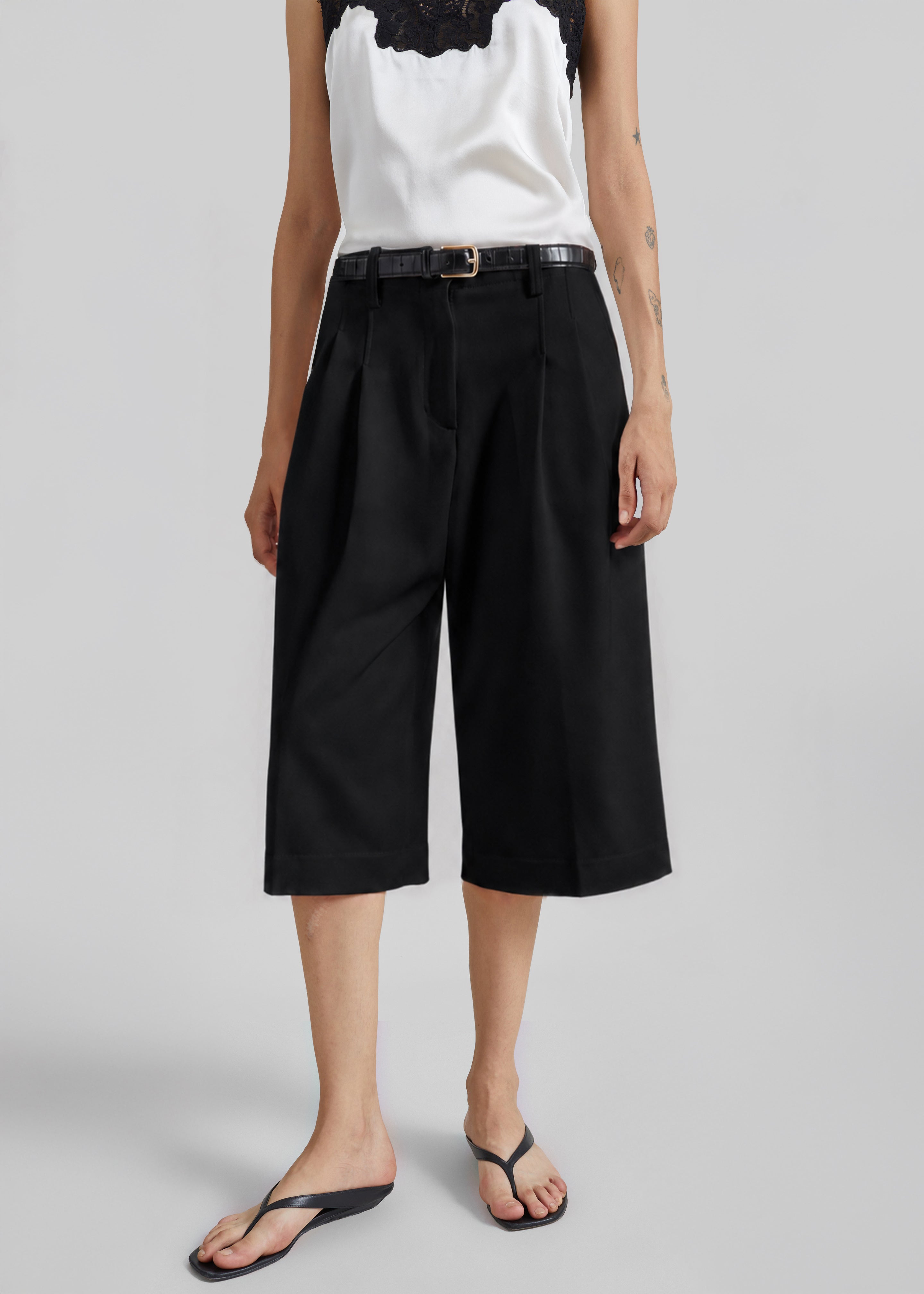 Jag Pleated Bermuda Shorts - Black