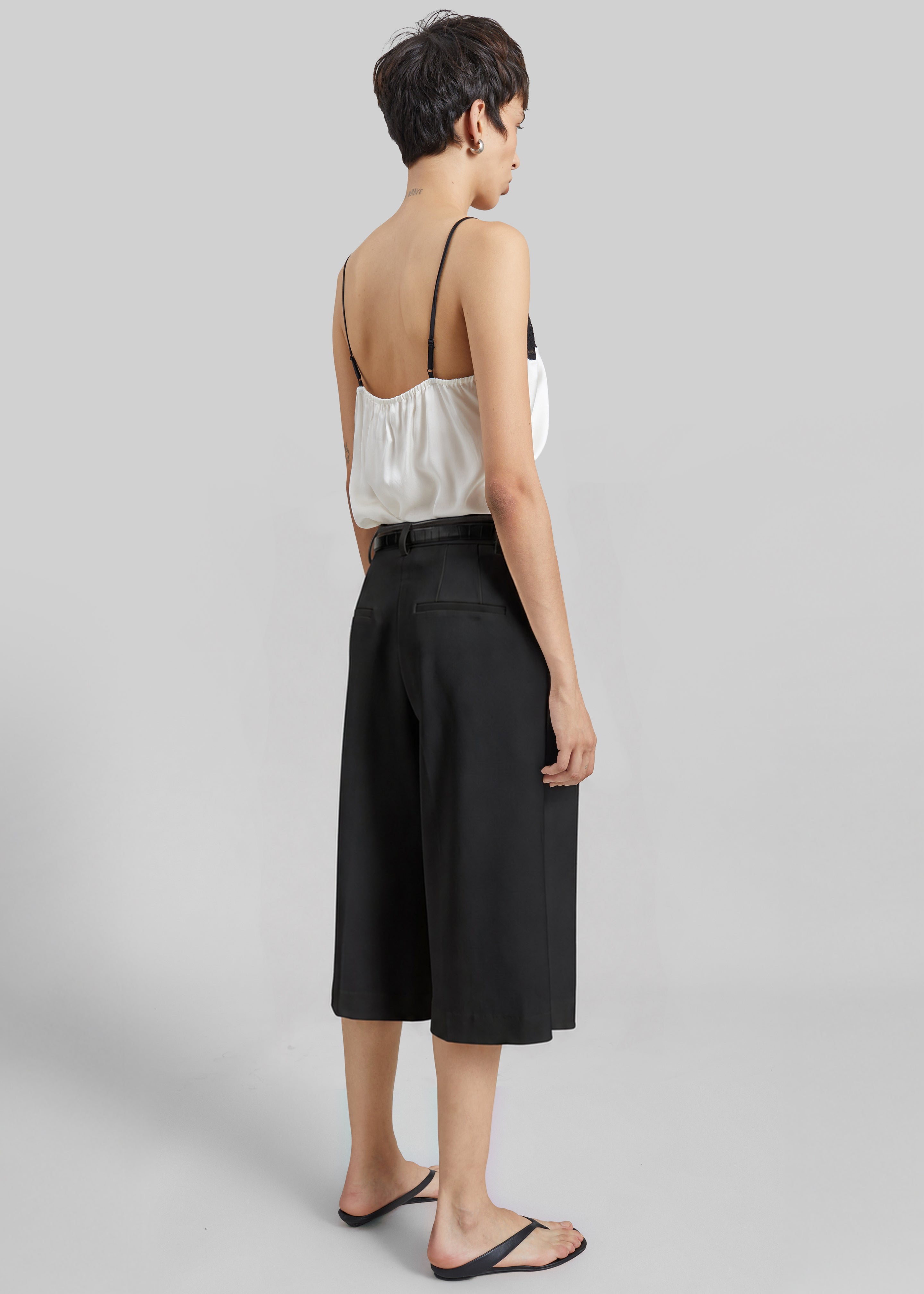 Jag Pleated Bermuda Shorts - Black