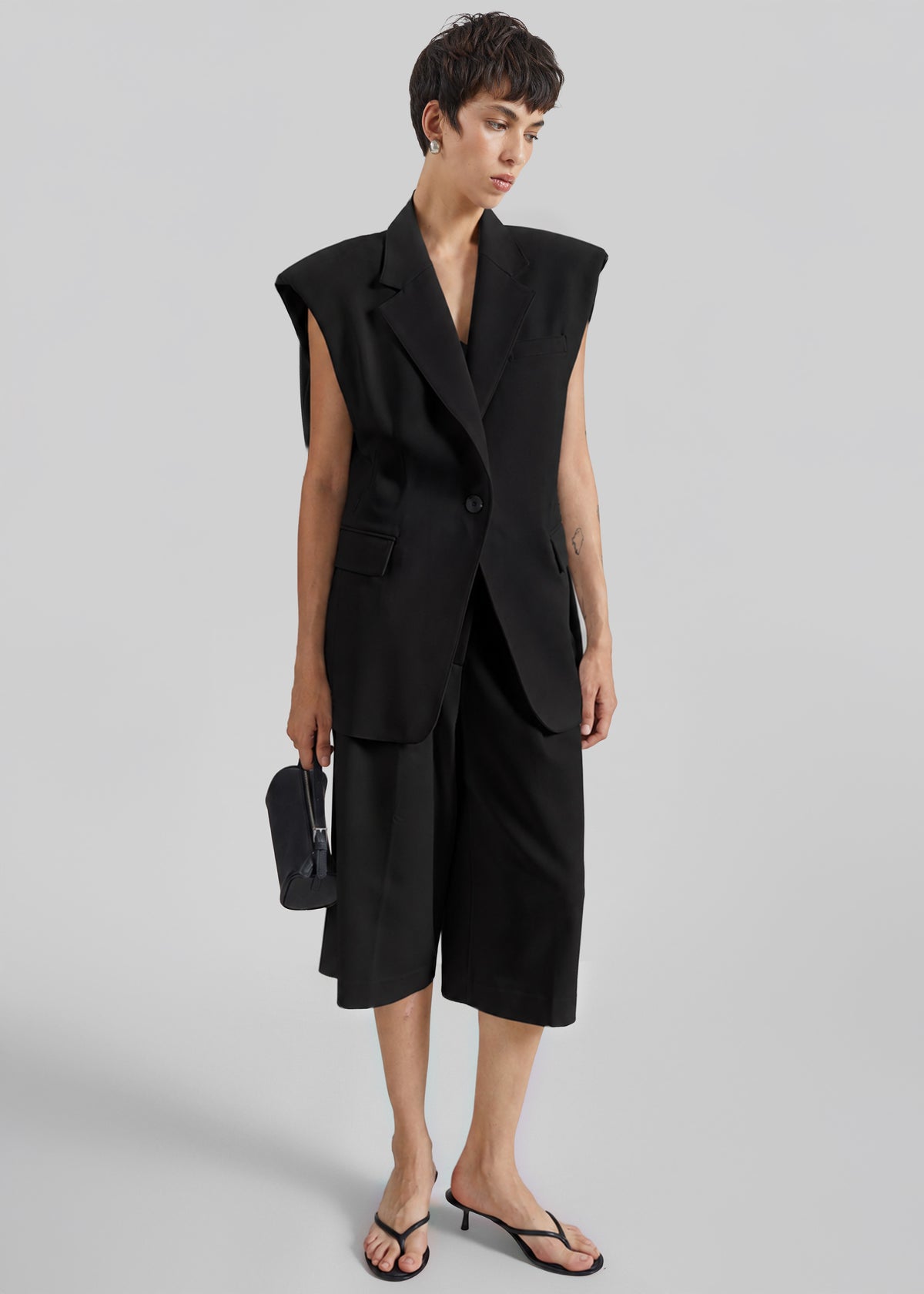 Jag Pleated Bermuda Shorts - Black