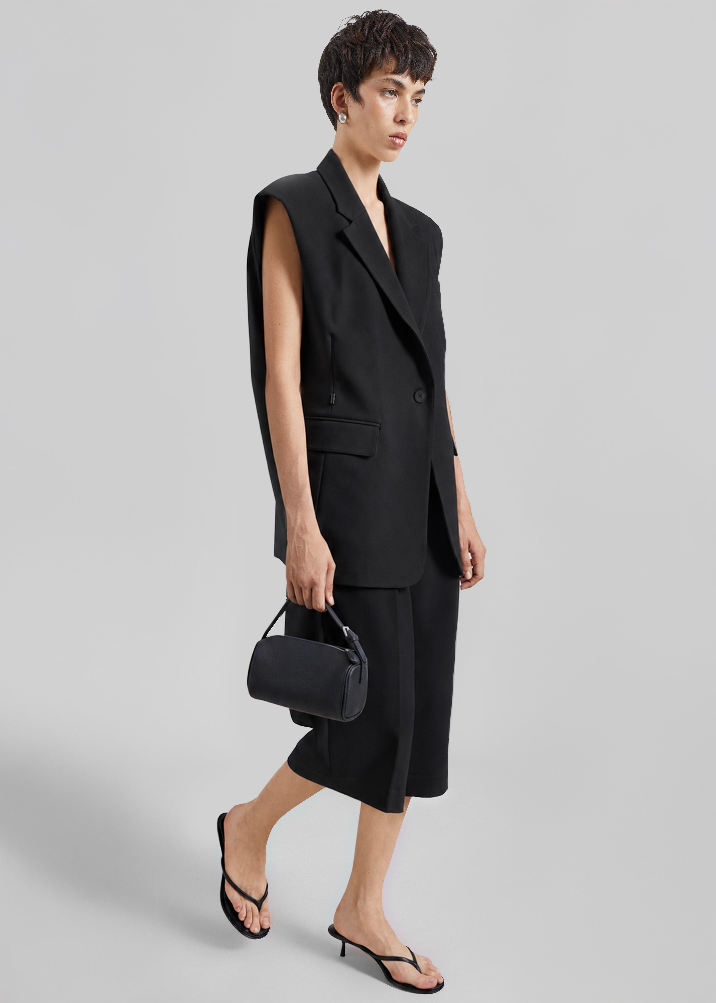 Jag Pleated Bermuda Shorts - Black