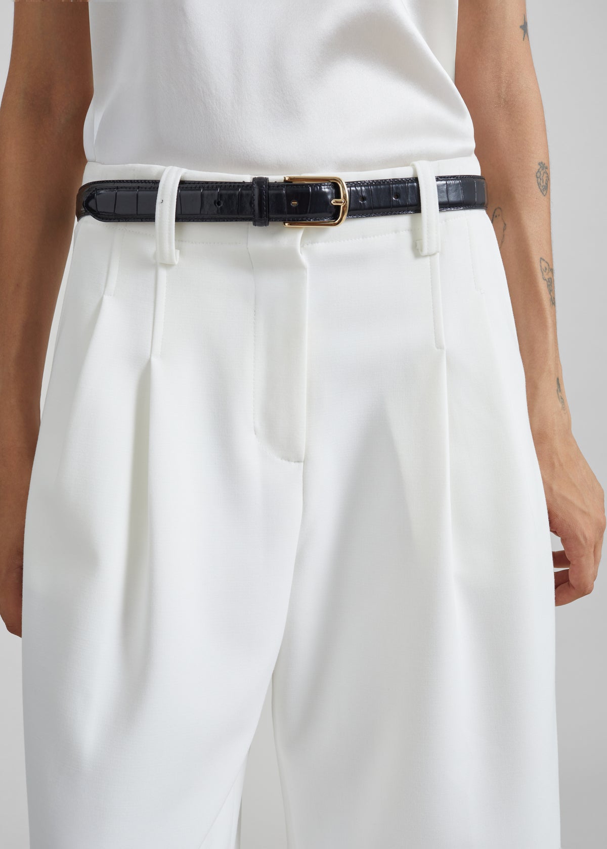 Jag Pleated Bermuda Shorts - White - 4