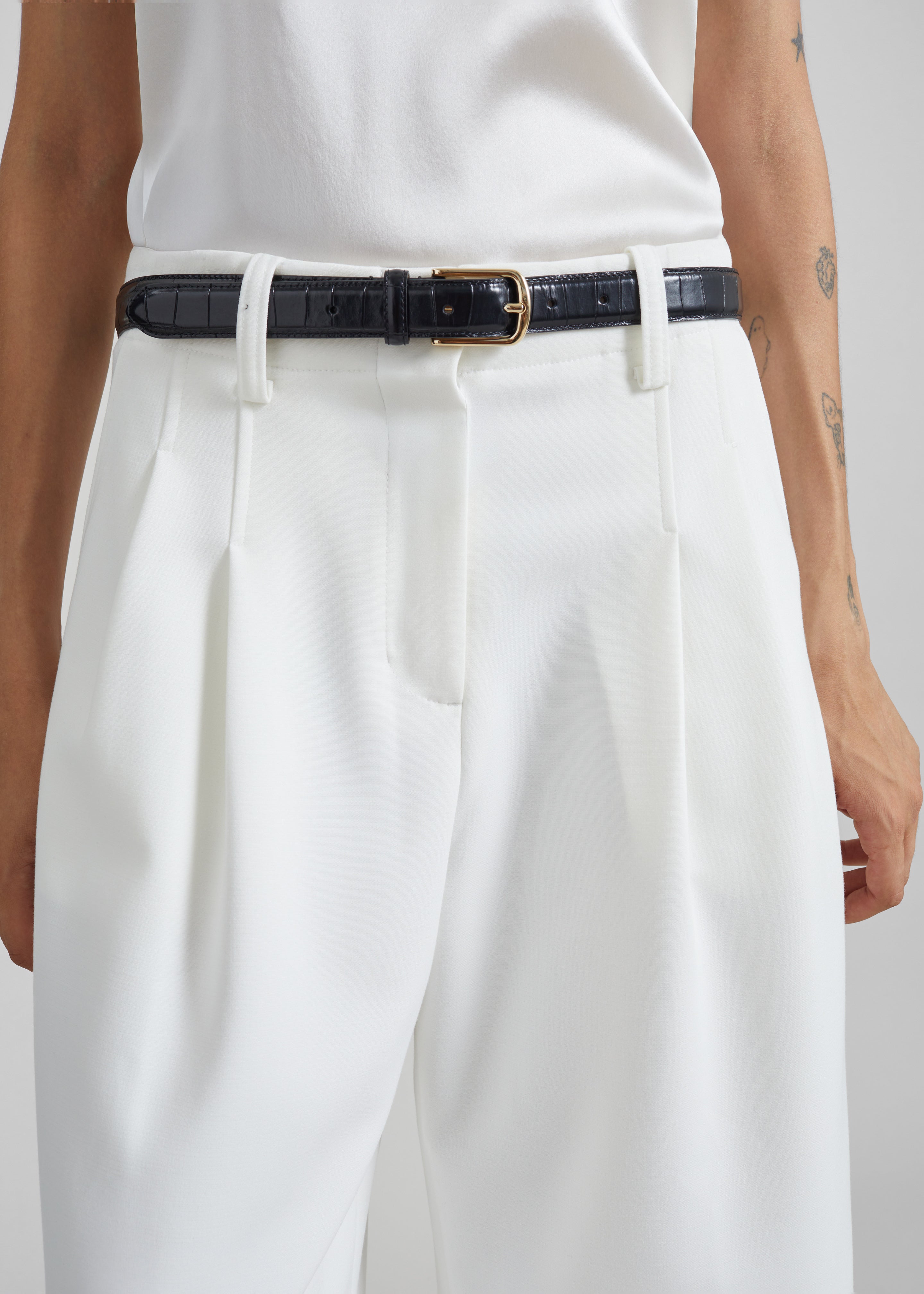Jag Pleated Bermuda Shorts - White - 4