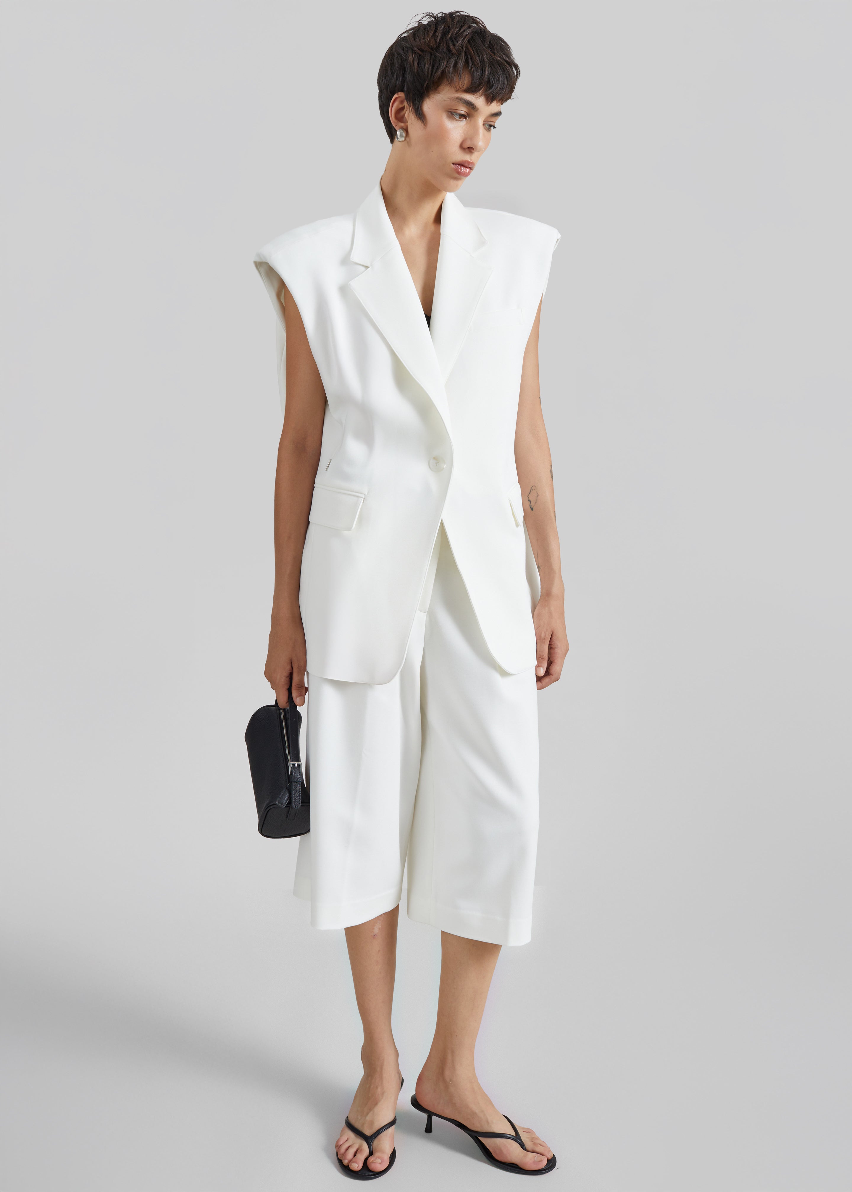 Jag Pleated Bermuda Shorts - White - 5