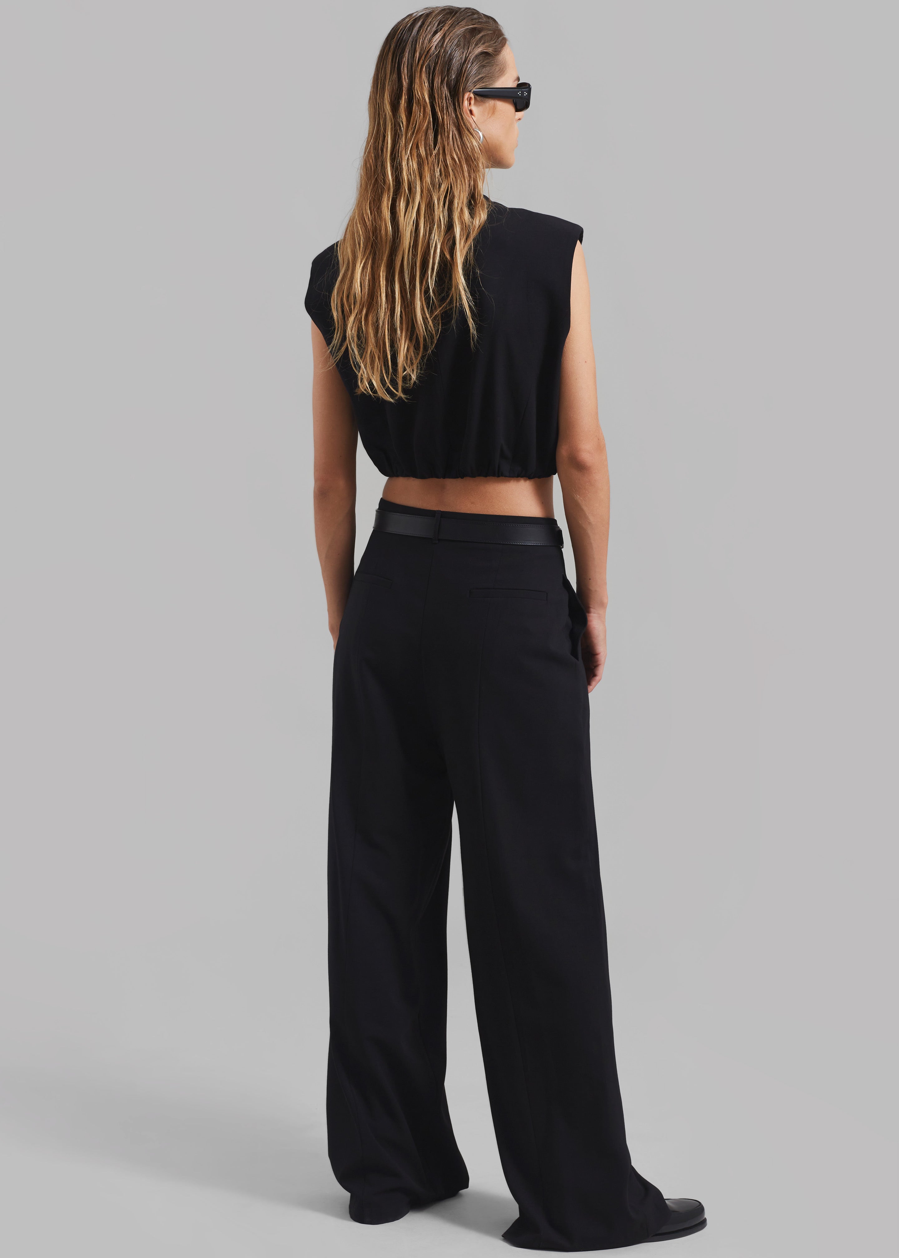 Buy Hiltl Men Black Pleated Front Plain Trousers for Men Online | The  Collective