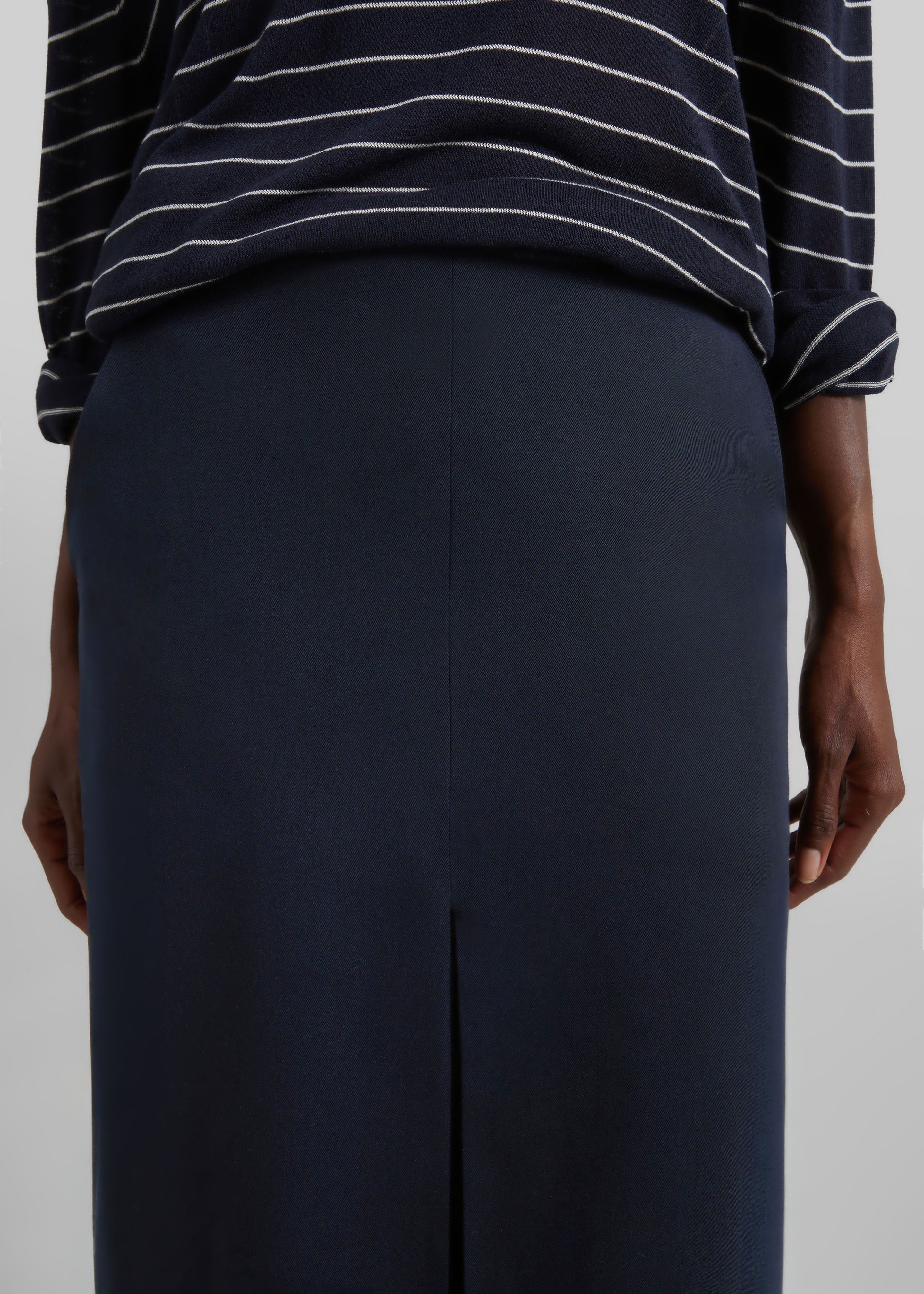 Lisle Front Slit Pencil Skirt - Navy – The Frankie Shop