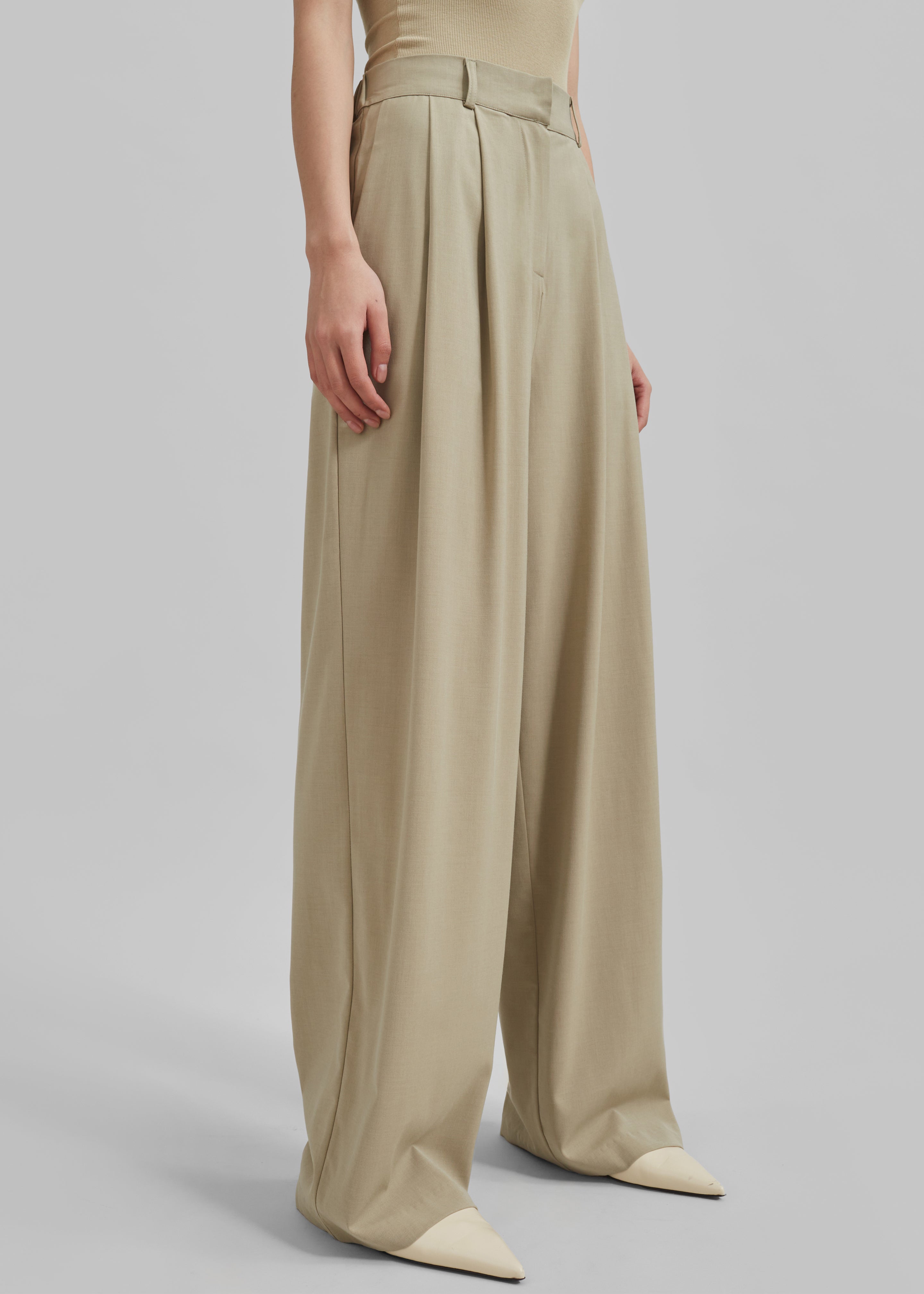 Livvy Pleated Trousers - Beige - 7