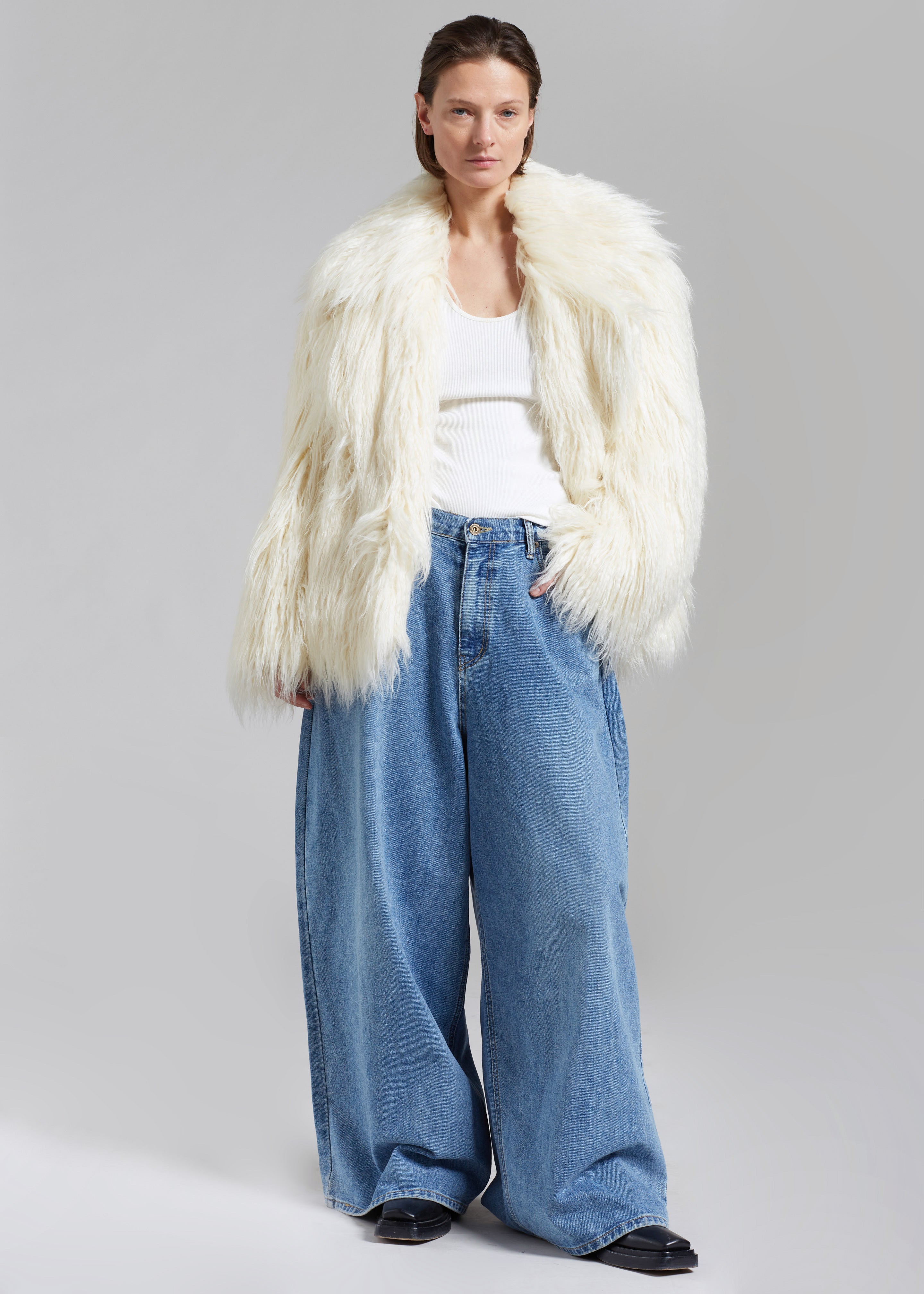 Liza Short Faux Fur Coat - Off White – The Frankie Shop