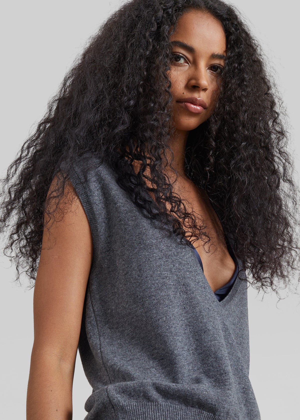 Lizan Deep V Neck Knit Vest - Dark Grey - 2
