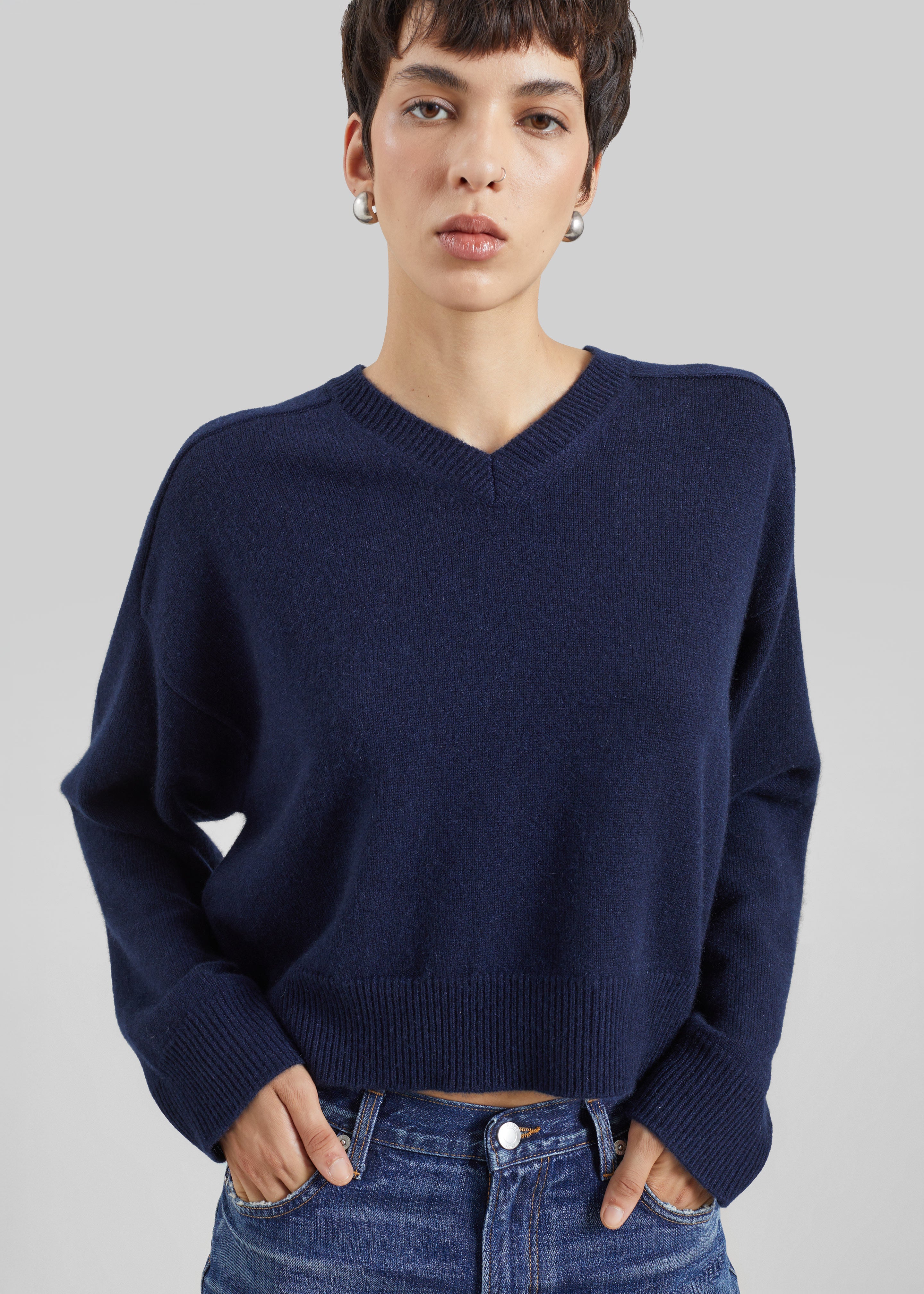Loulou de Saison Anzor Lds V-Neck Sweater - Navy - 1