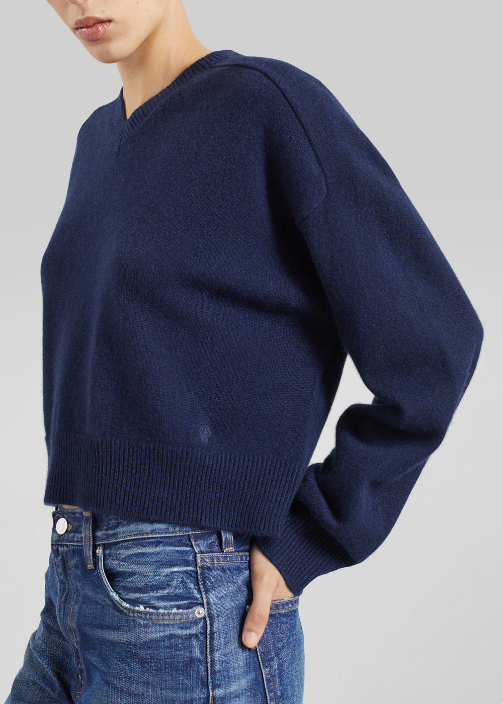 Loulou de Saison Anzor Lds V-Neck Sweater - Navy - 1