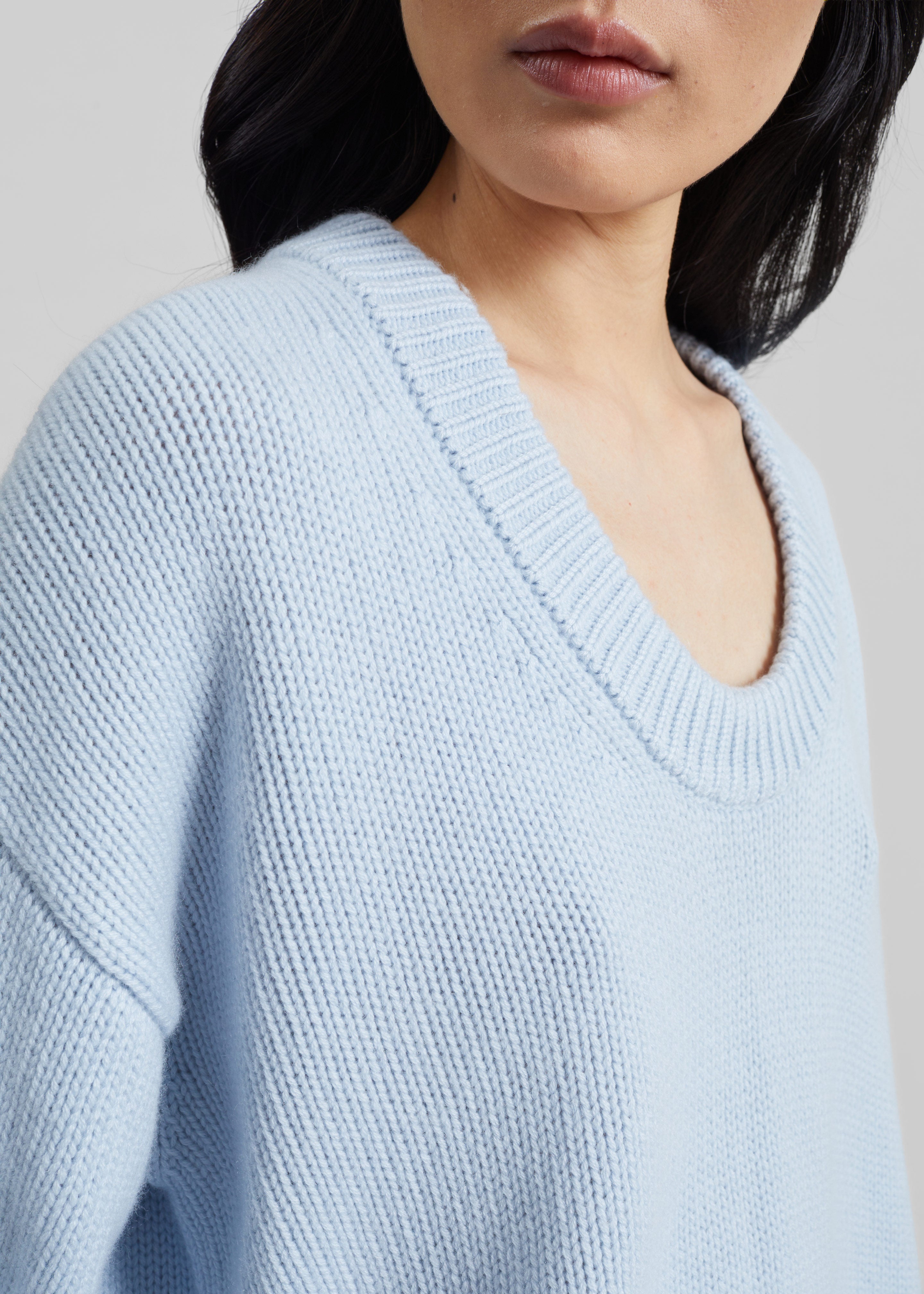 Loulou de Saison Derry Lds U-Neck Sweater - Light Blue - 2