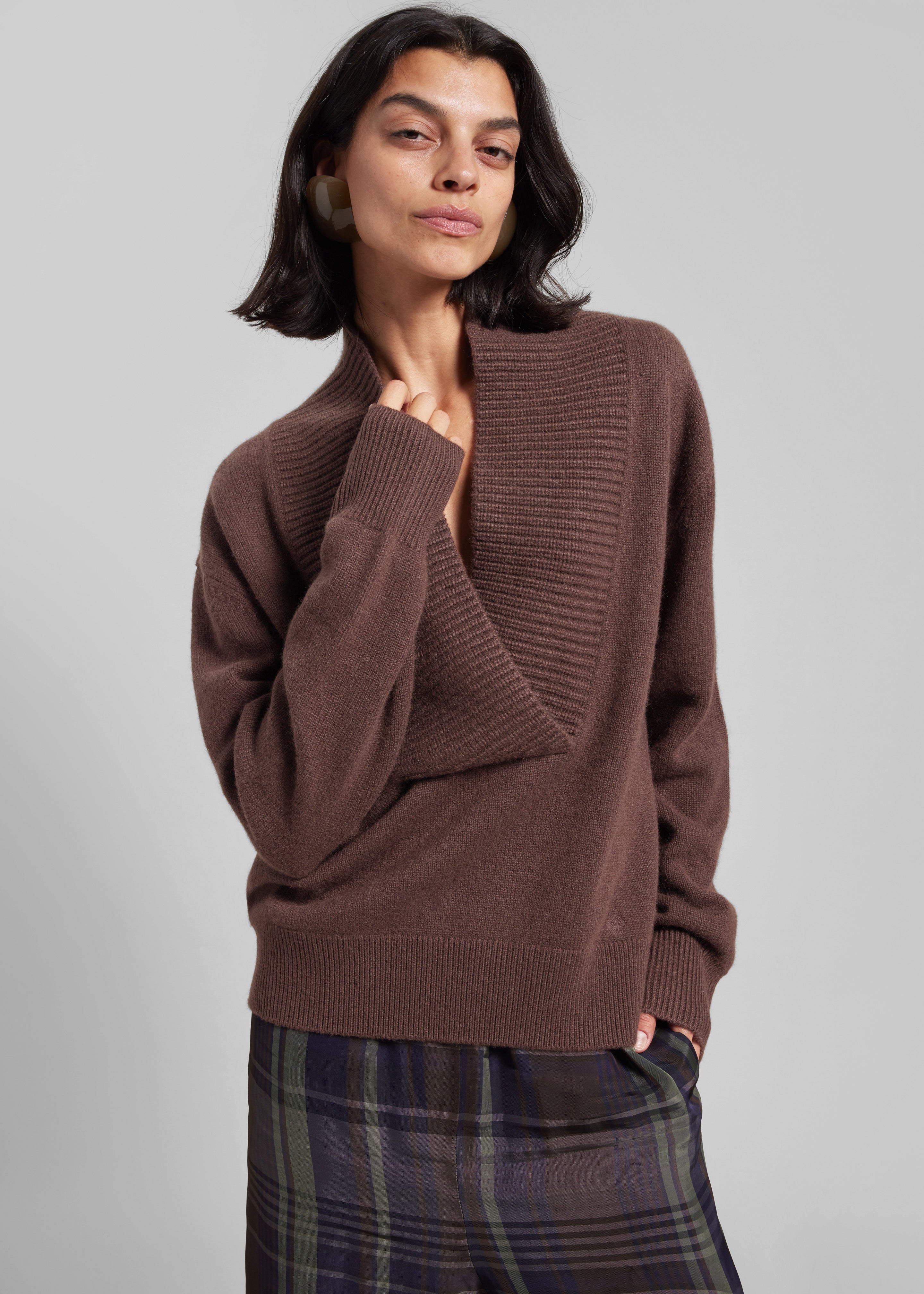 Loulou de Saison Makela Cashmere V-Neck Sweater - Brown - 4