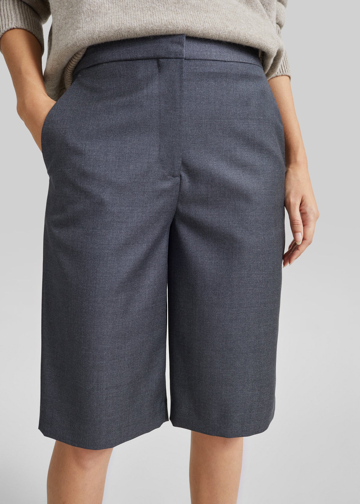 Loulou de Saison Robi Tailored Bermuda - Anthracite Melange