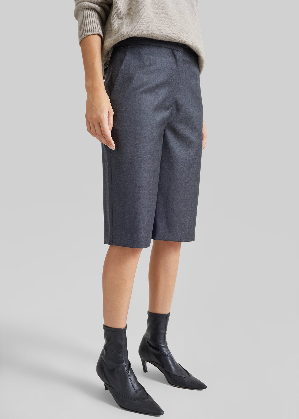 Loulou de Saison Robi Tailored Bermuda - Anthracite Melange