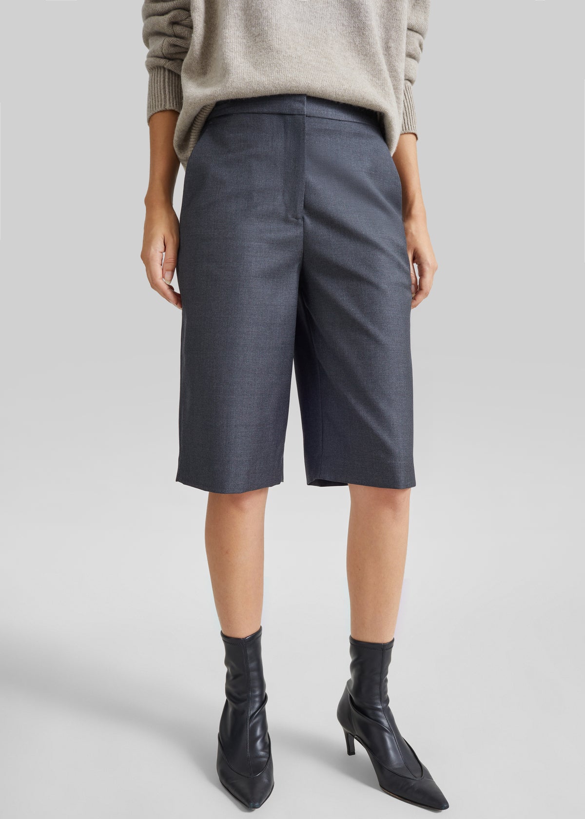 Loulou de Saison Robi Tailored Bermuda - Anthracite Melange