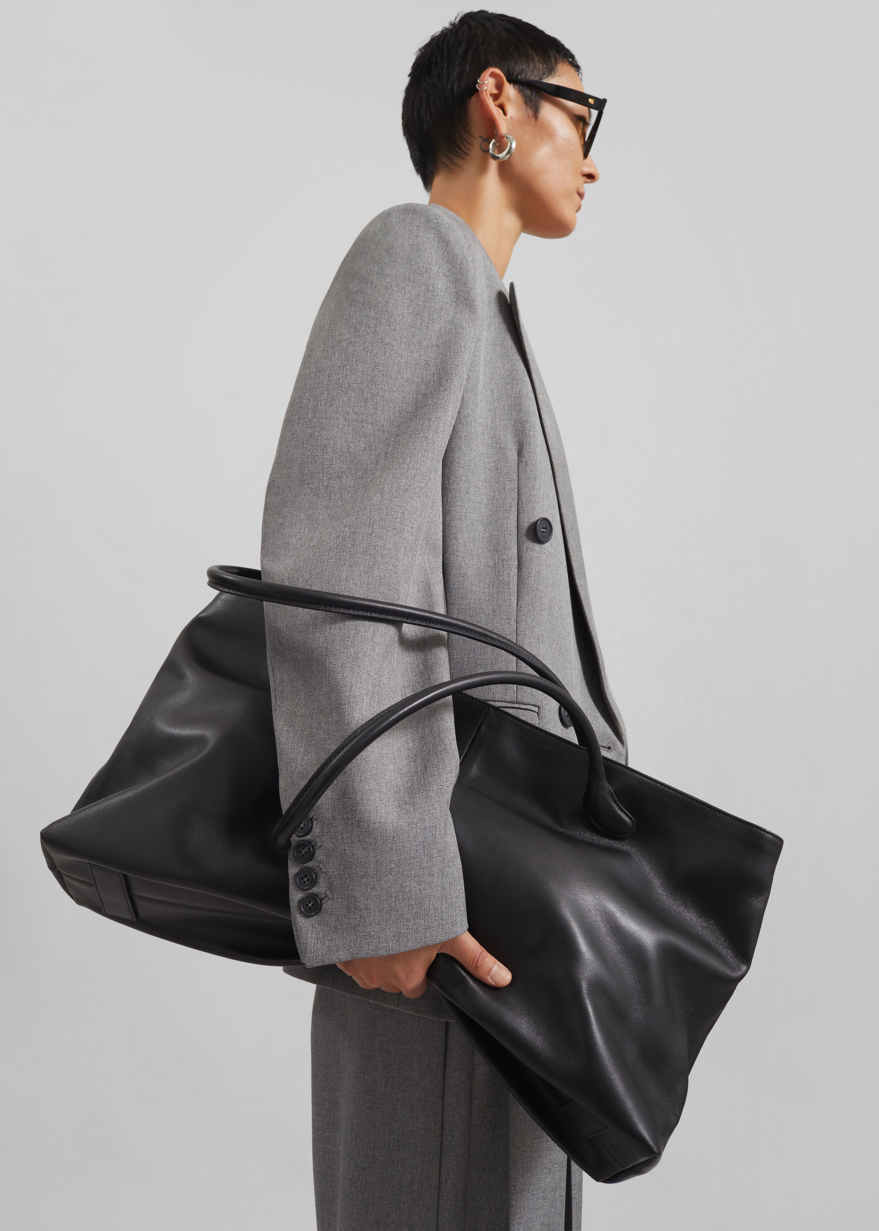 ★正規品★ 【LOW CLASSIC】 HARICOT BAG ★送料・関税込★ Low Classic Haricot Bag - Leather Black – The Frankie Shop