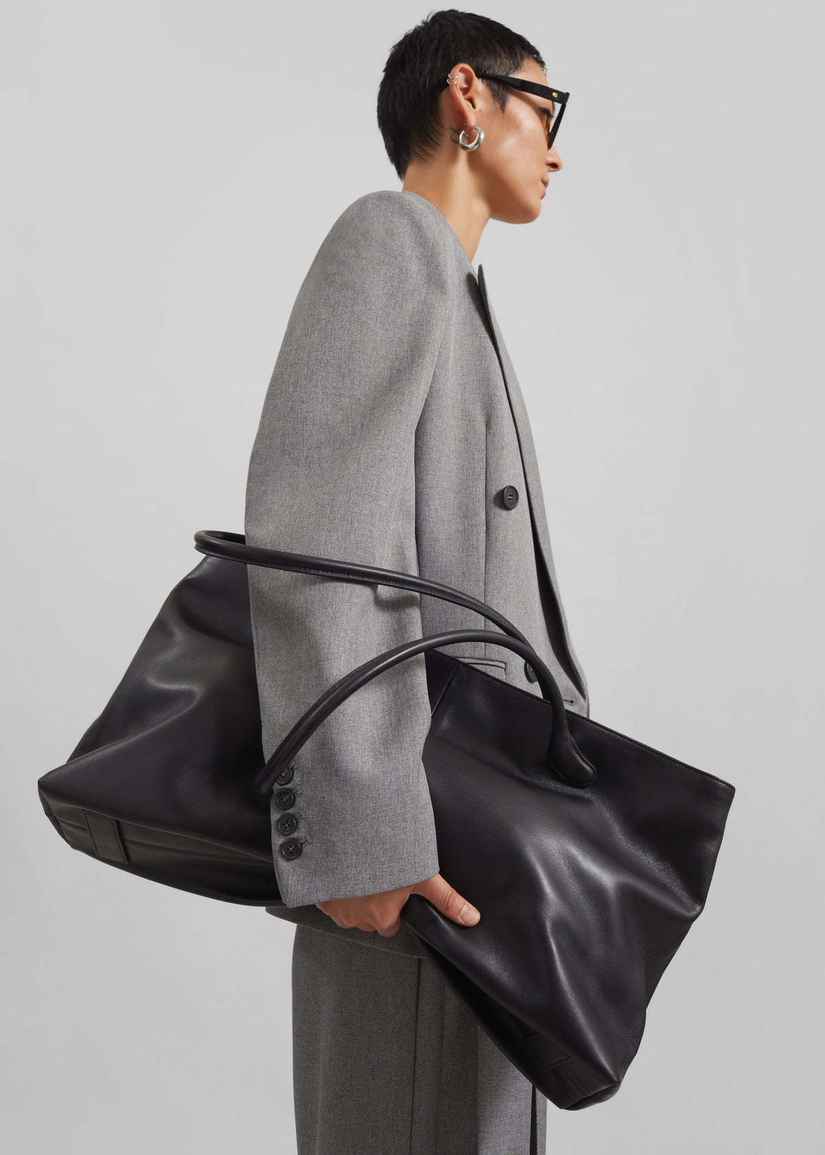 Low Classic Haricot Bag - Leather Black - 1