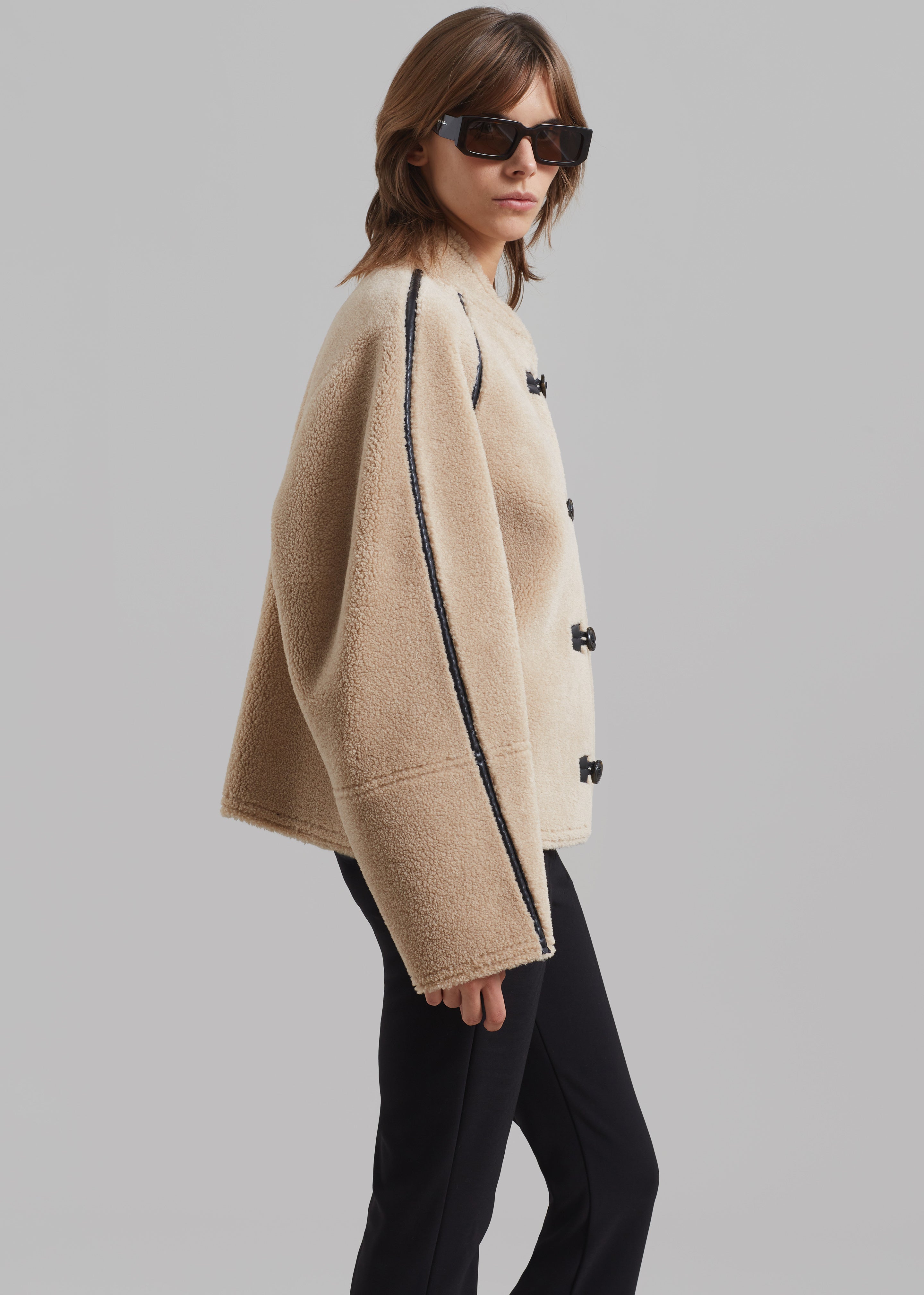 Low Classic Short Shearling Reversible Coat - Beige - 3