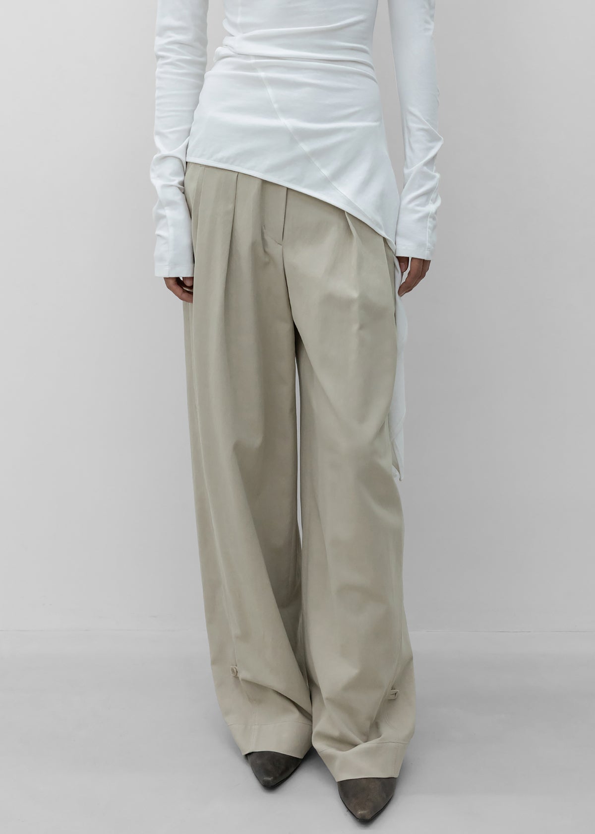 Low Classic Wide Two Tuck Pants - Beige