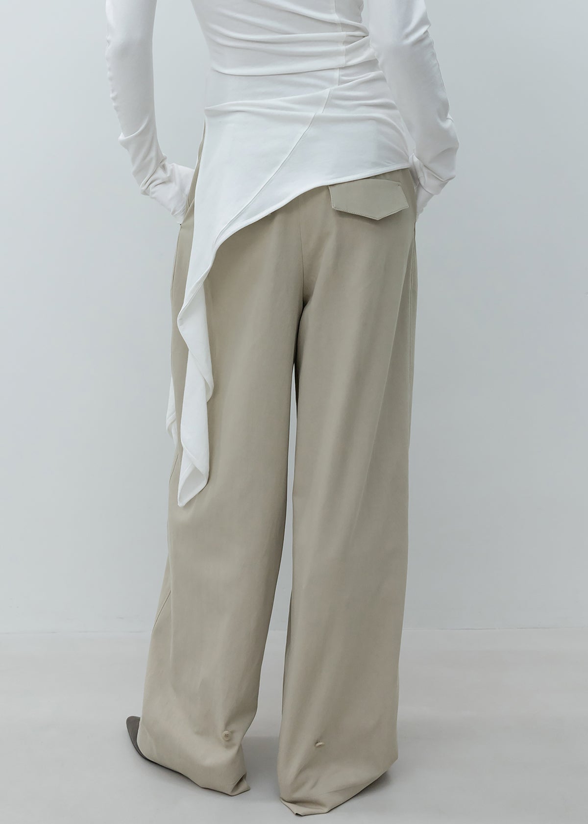 Low Classic Wide Two Tuck Pants - Beige