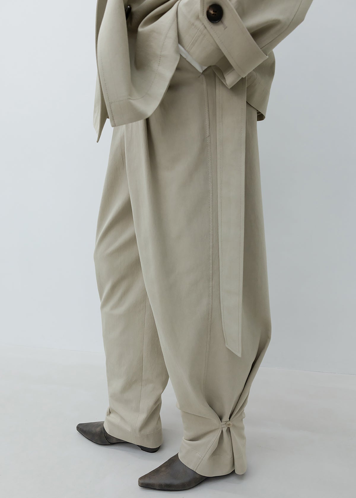 Low Classic Wide Two Tuck Pants - Beige