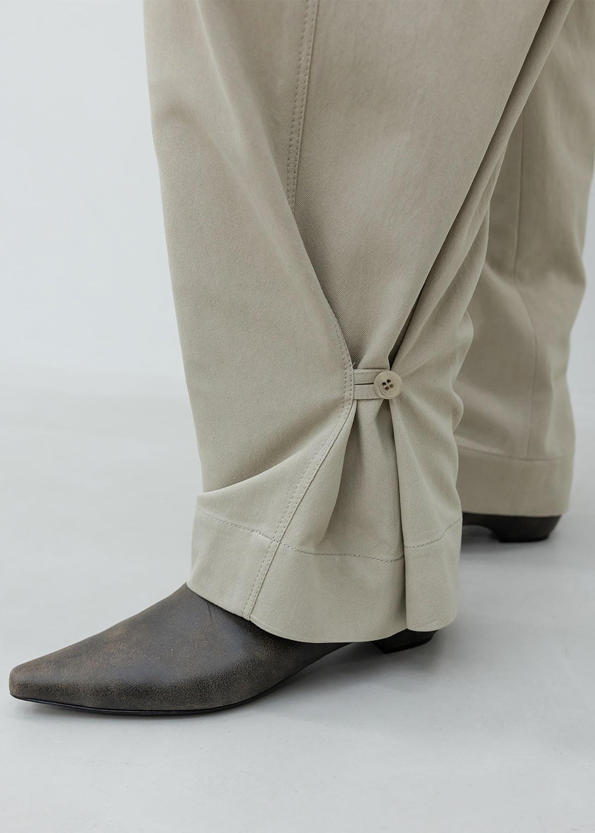 Low Classic Wide Two Tuck Pants - Beige