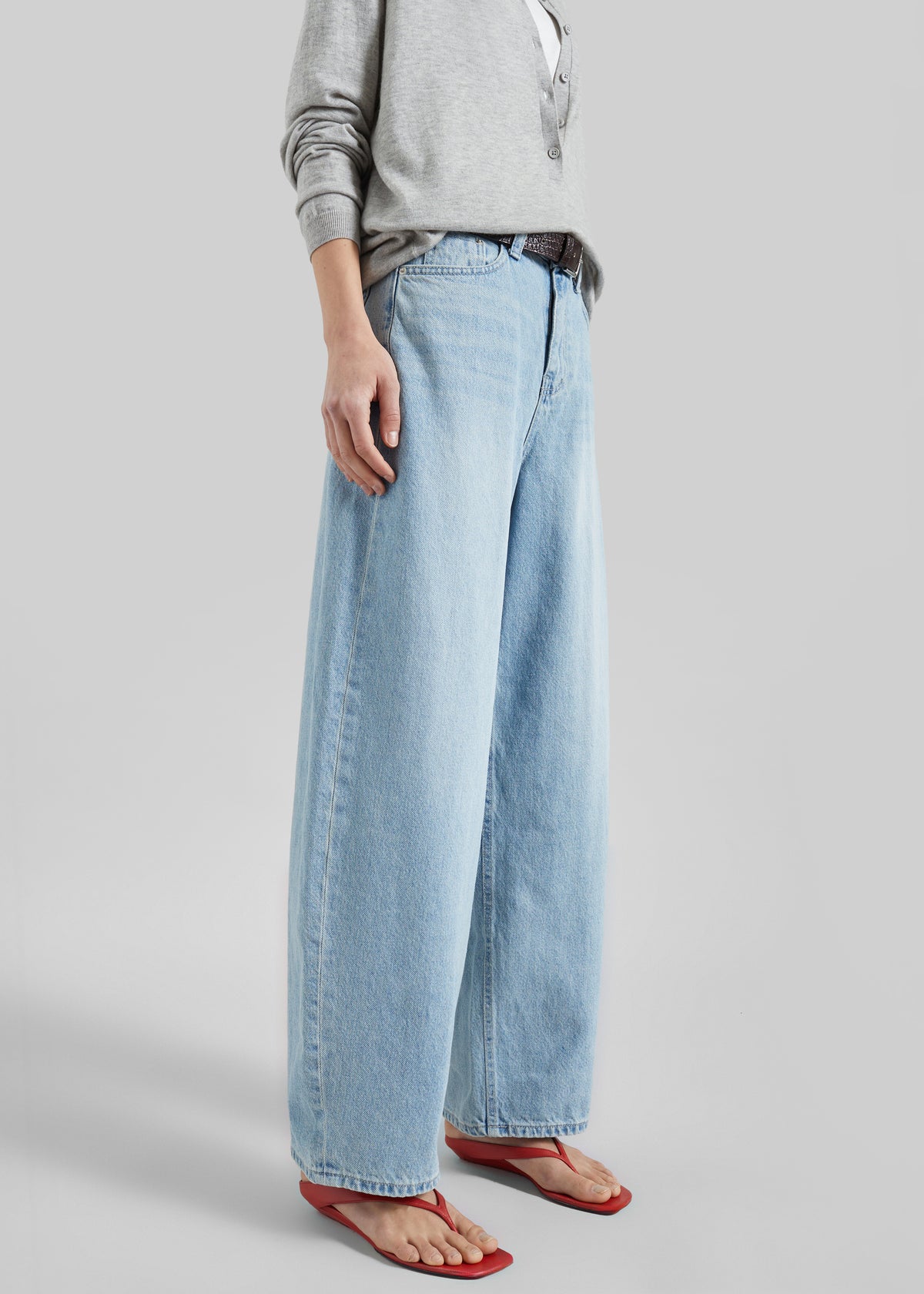 Lucena Barrel-Leg Jeans - Light Wash - 5