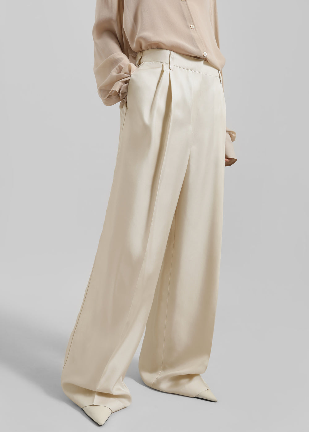 Marfa Pleated Silk Trousers - Light Beige
