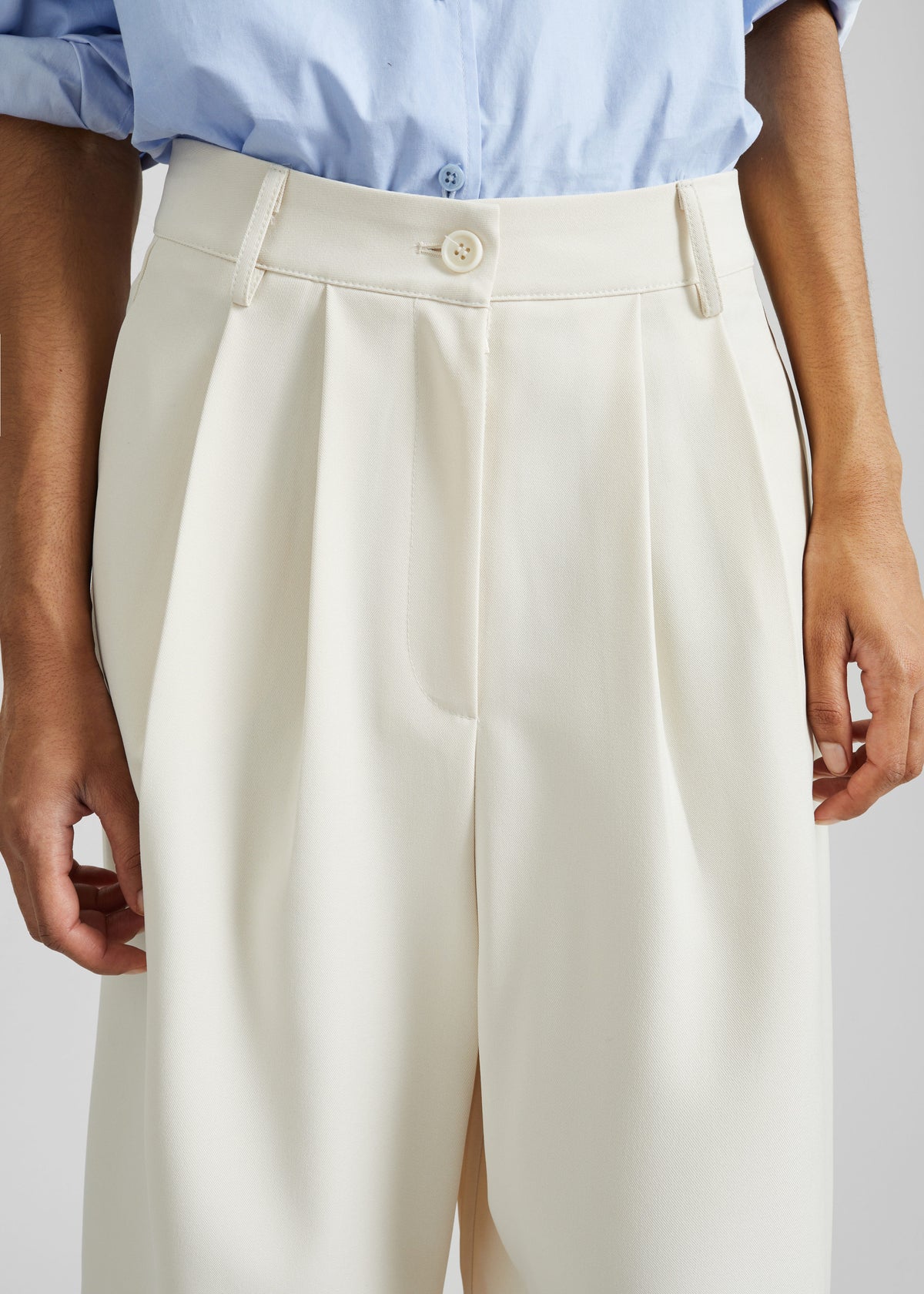Martel Pleated Bermuda Shorts - Cream - 4