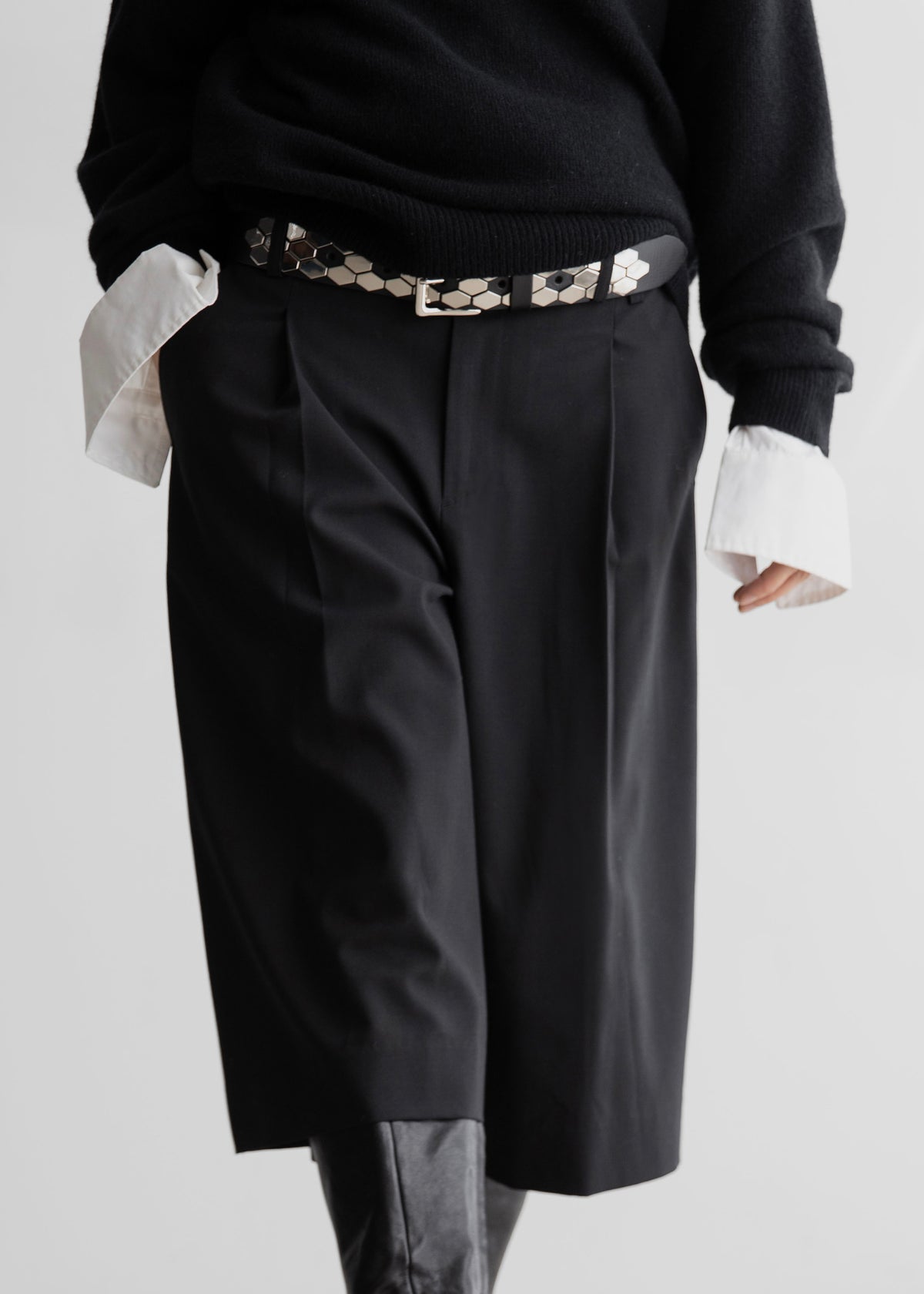 Meldert Bermuda Shorts - Black - 8