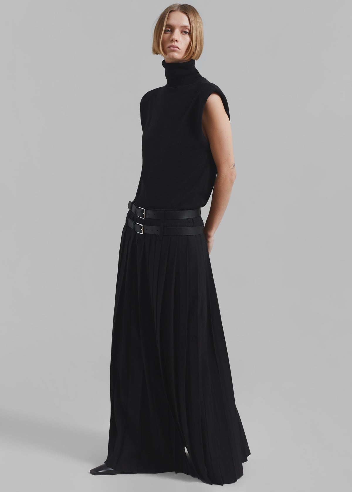 Nadia Thin Padded Sleeveless Turtleneck - Black - 4