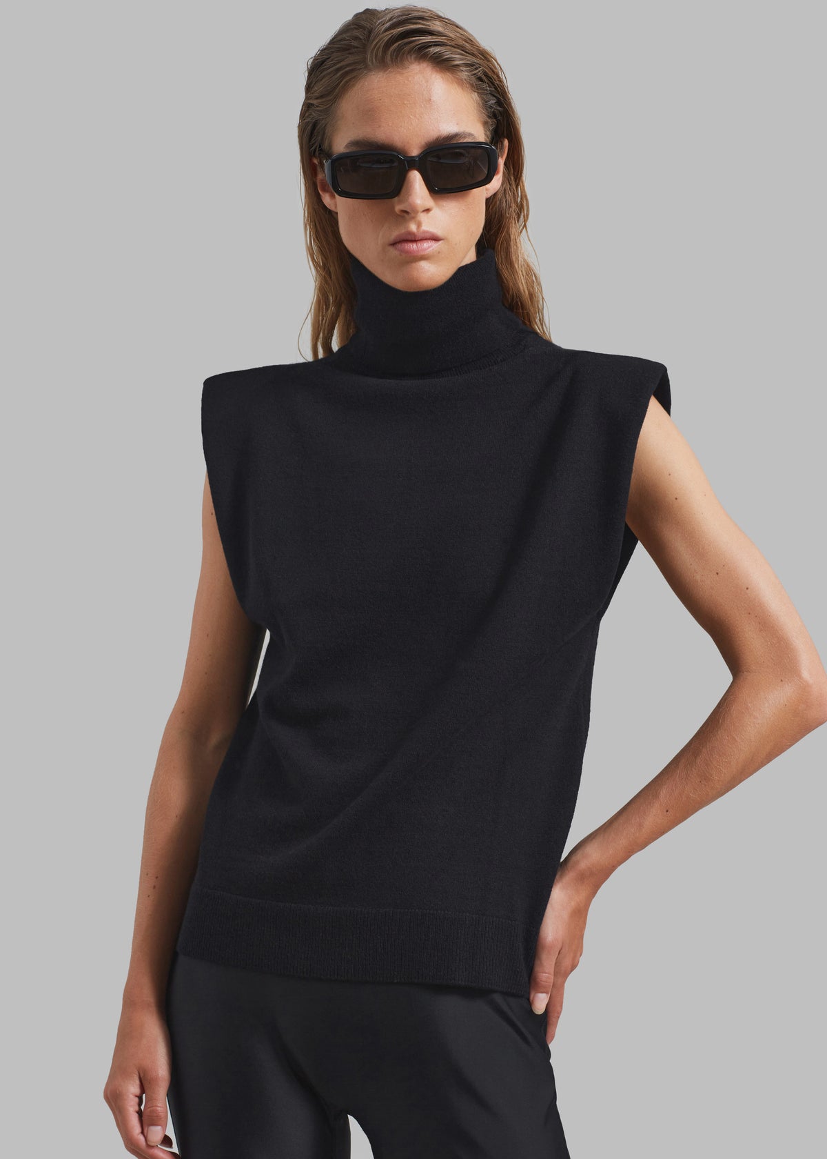 Nadia Thin Padded Sleeveless Turtleneck - Black - 3