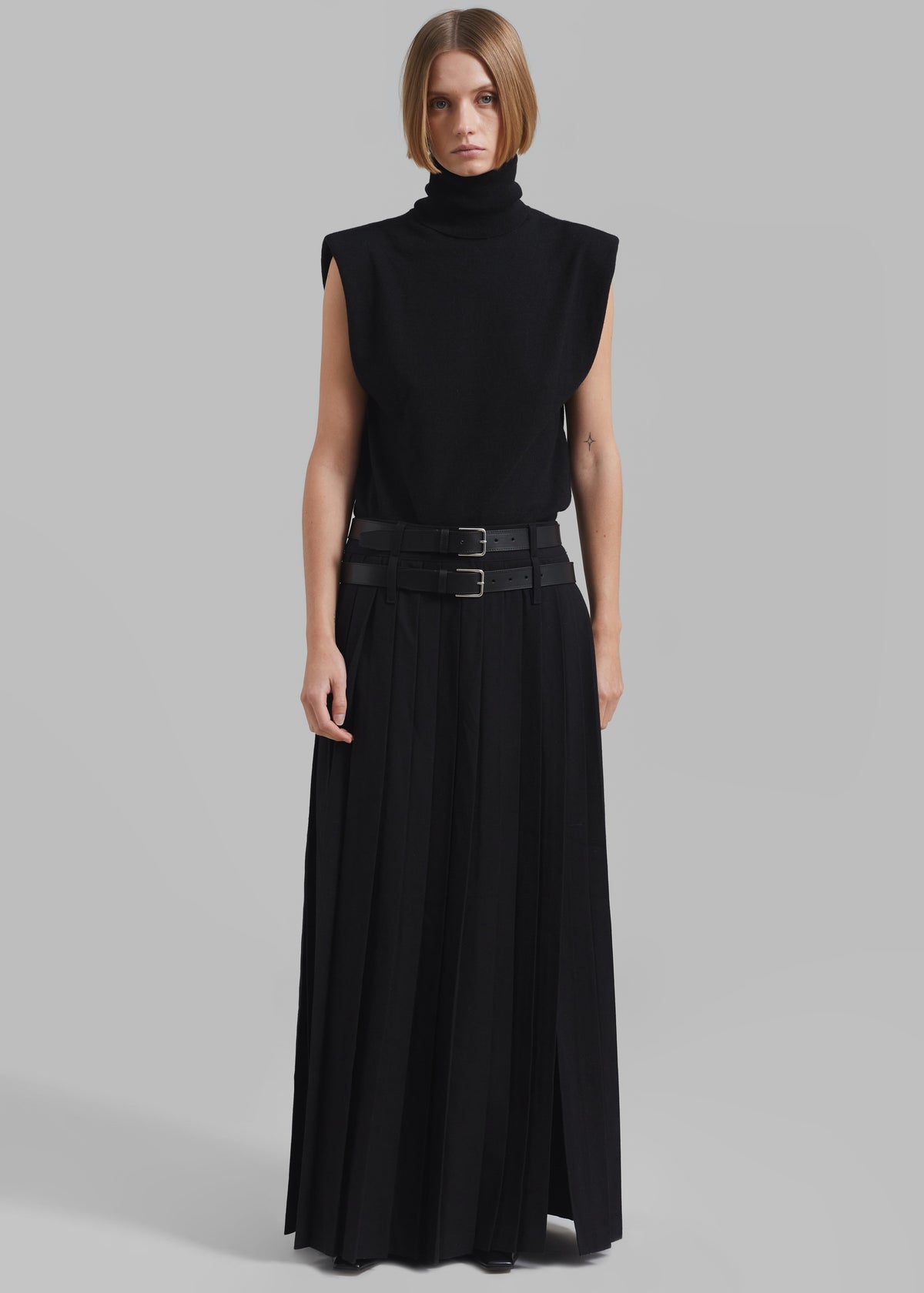 Nadia Thin Padded Sleeveless Turtleneck - Black - 8