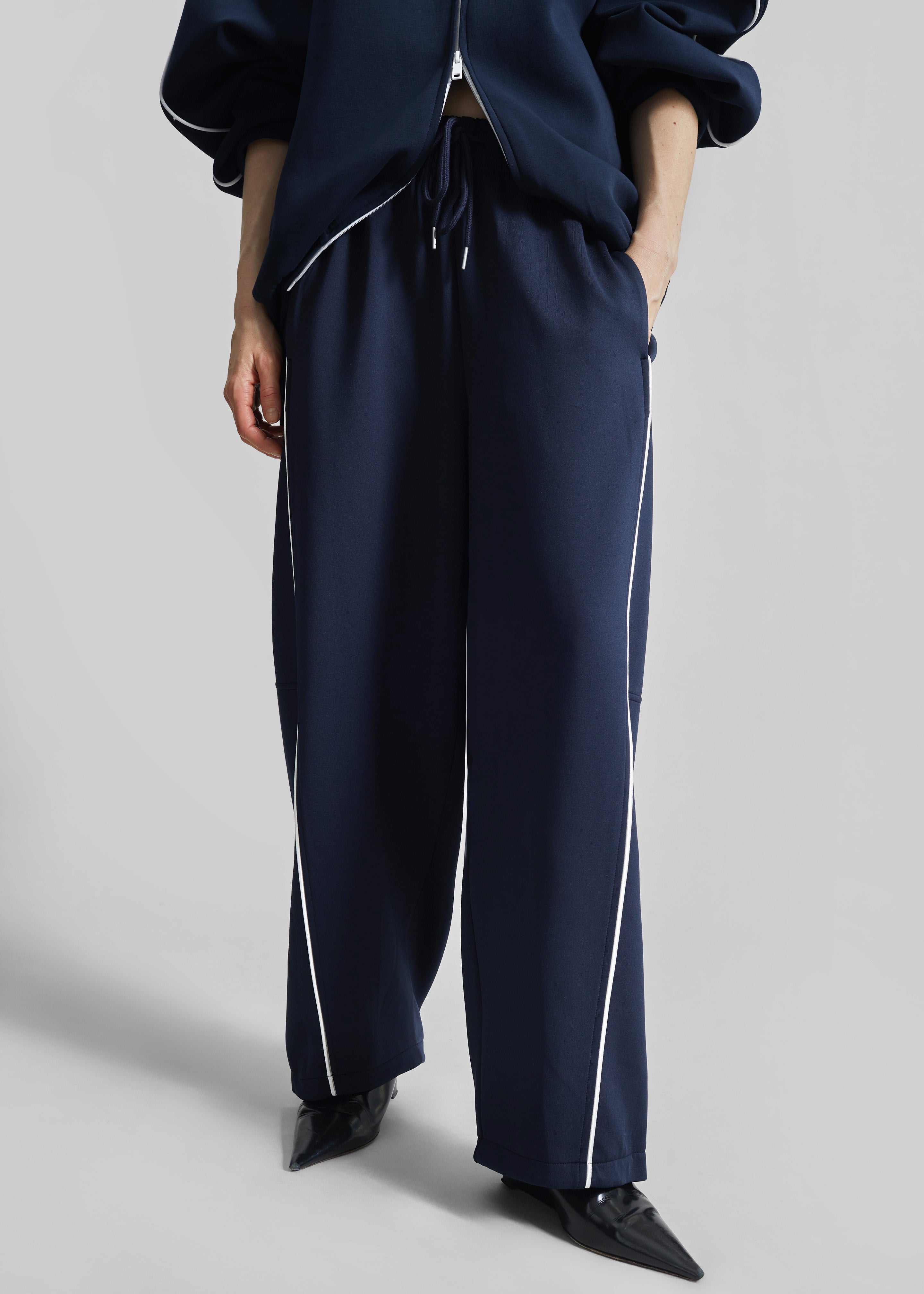 SAPEur VINTAGE DENIM TRACK PANTSブラック、ブルー Pants adidas Adicolor Loose Trackpant Denim Stone Indigo Denim