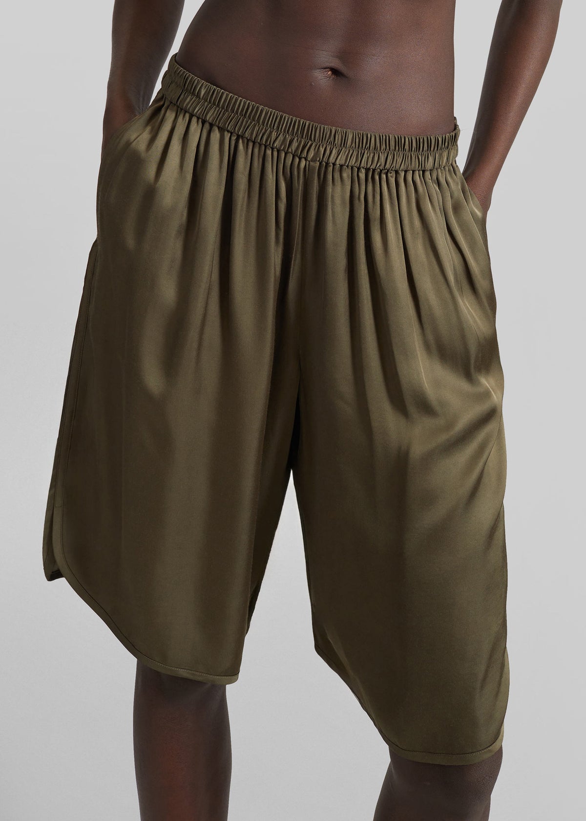 Nelis Silk Bermuda Shorts - Olive - 3