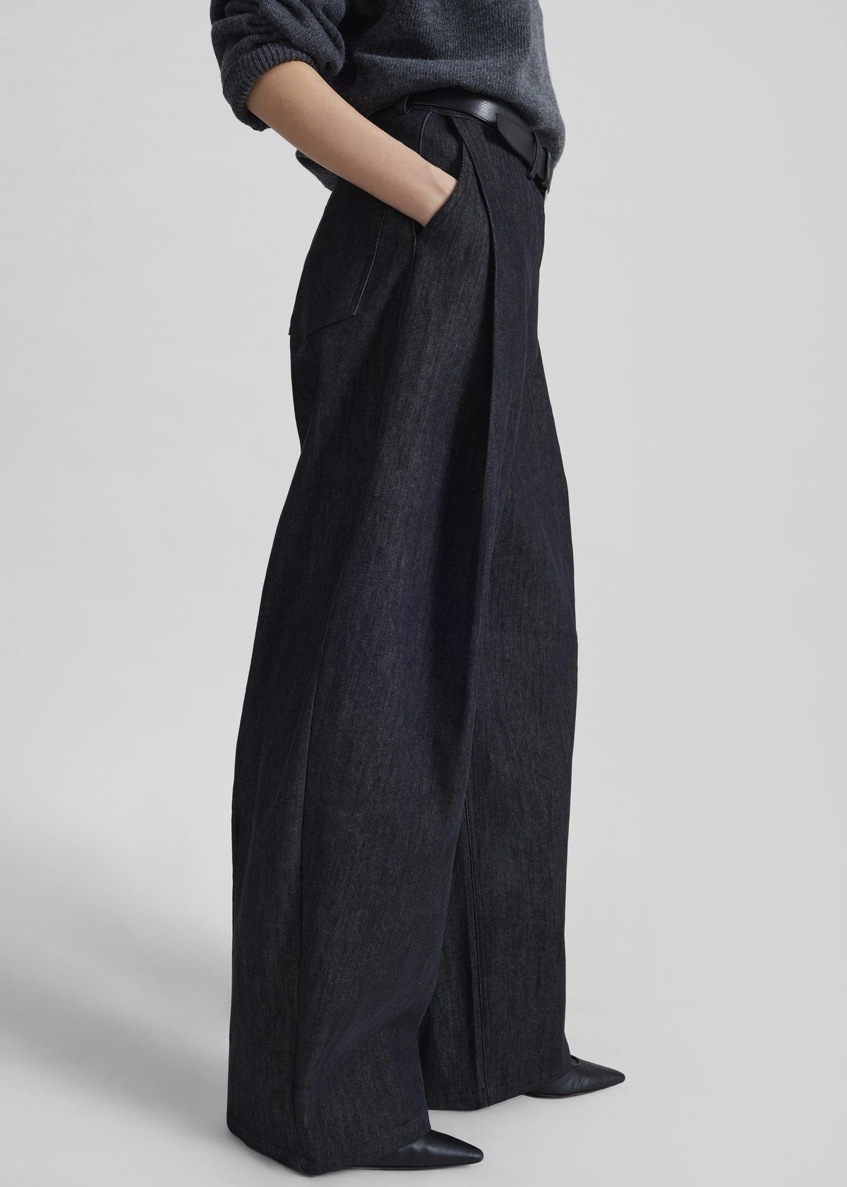 Nesna Barrel-Leg Jeans - Black - 5