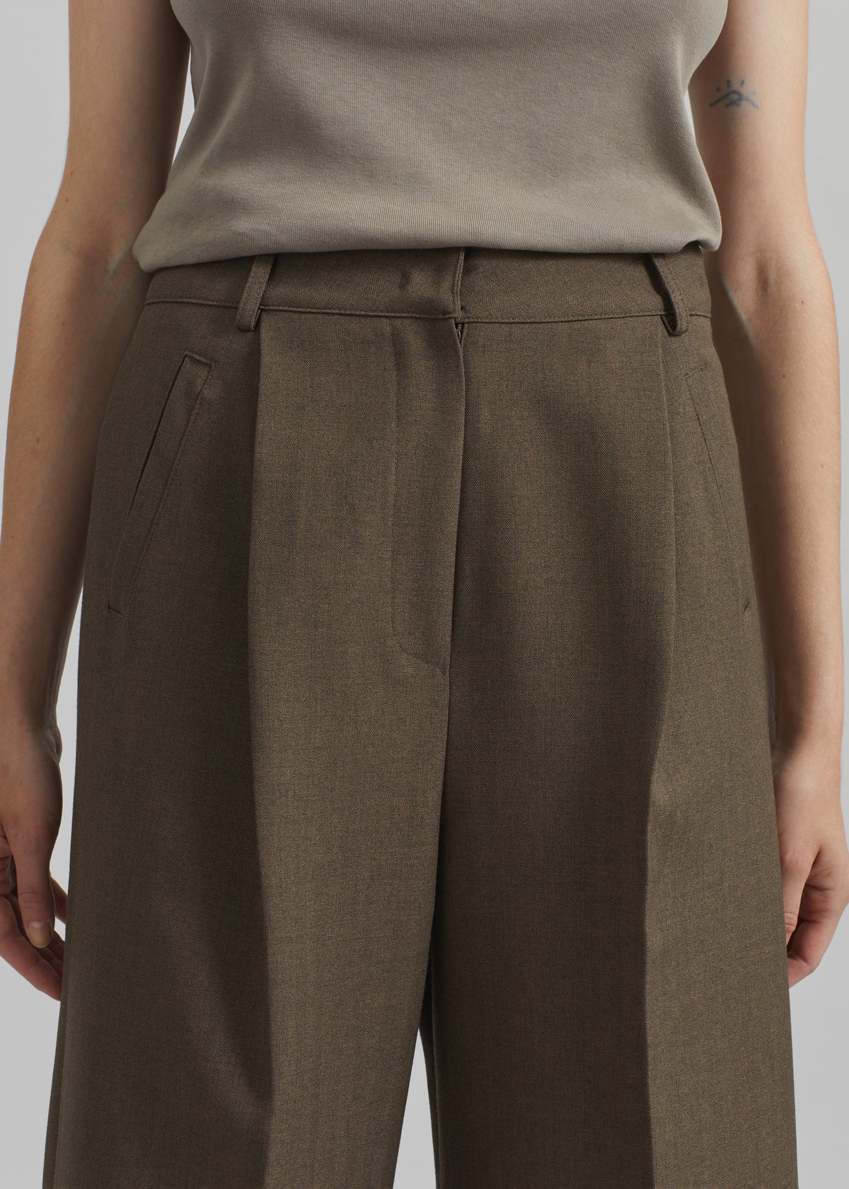 Ninove Bermuda Shorts - Olive Brown - 6