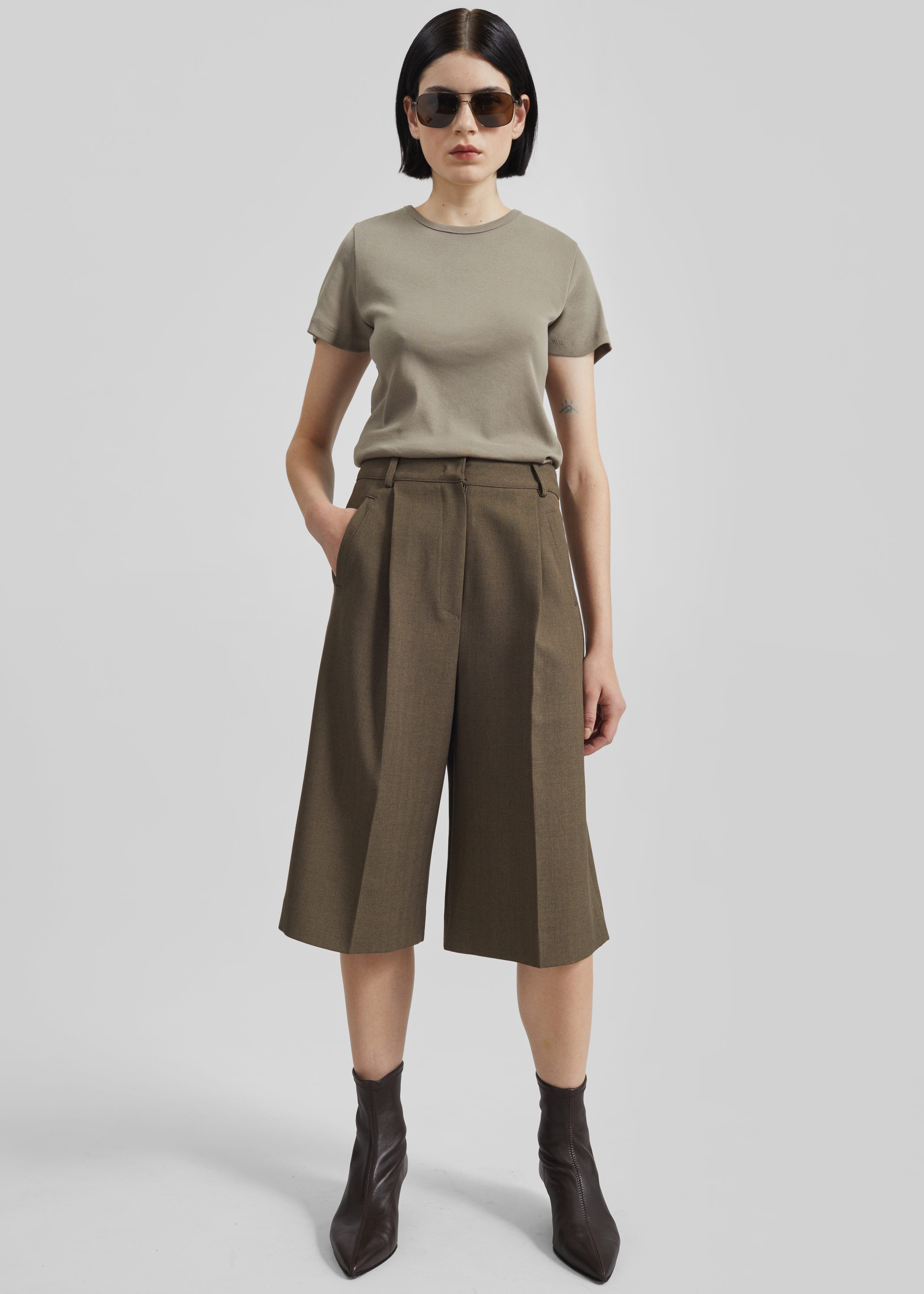 Ninove Bermuda Shorts - Olive Brown - 7