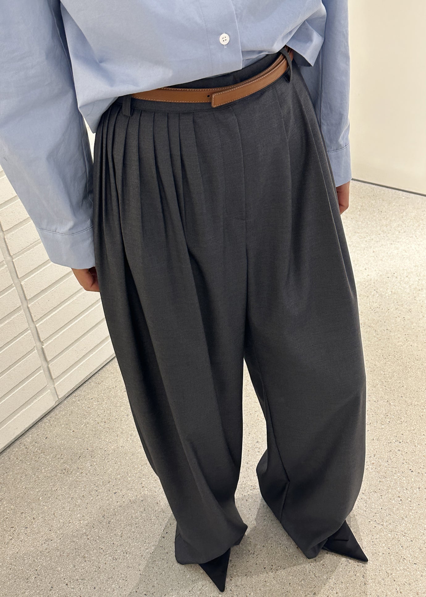 Nyla Pleated Pants - Charcoal