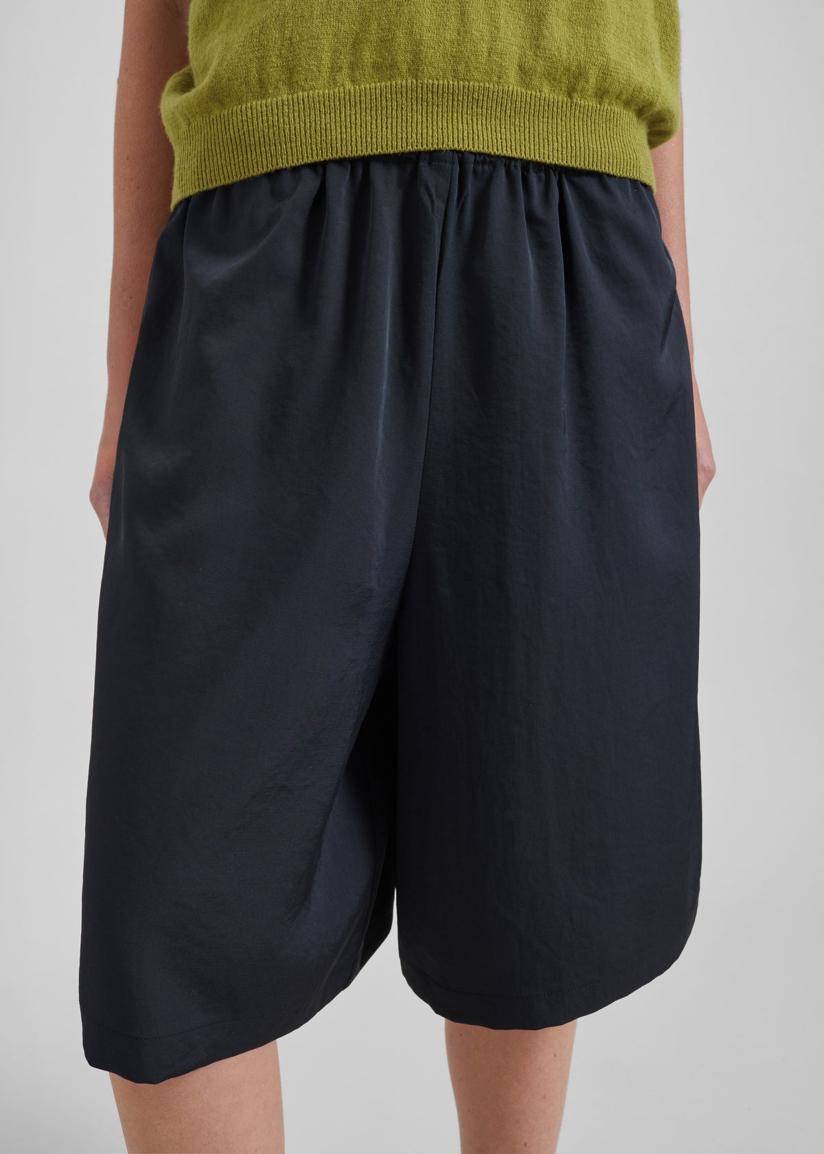 Olyne Satin Wide Bermuda Shorts - Black - 4