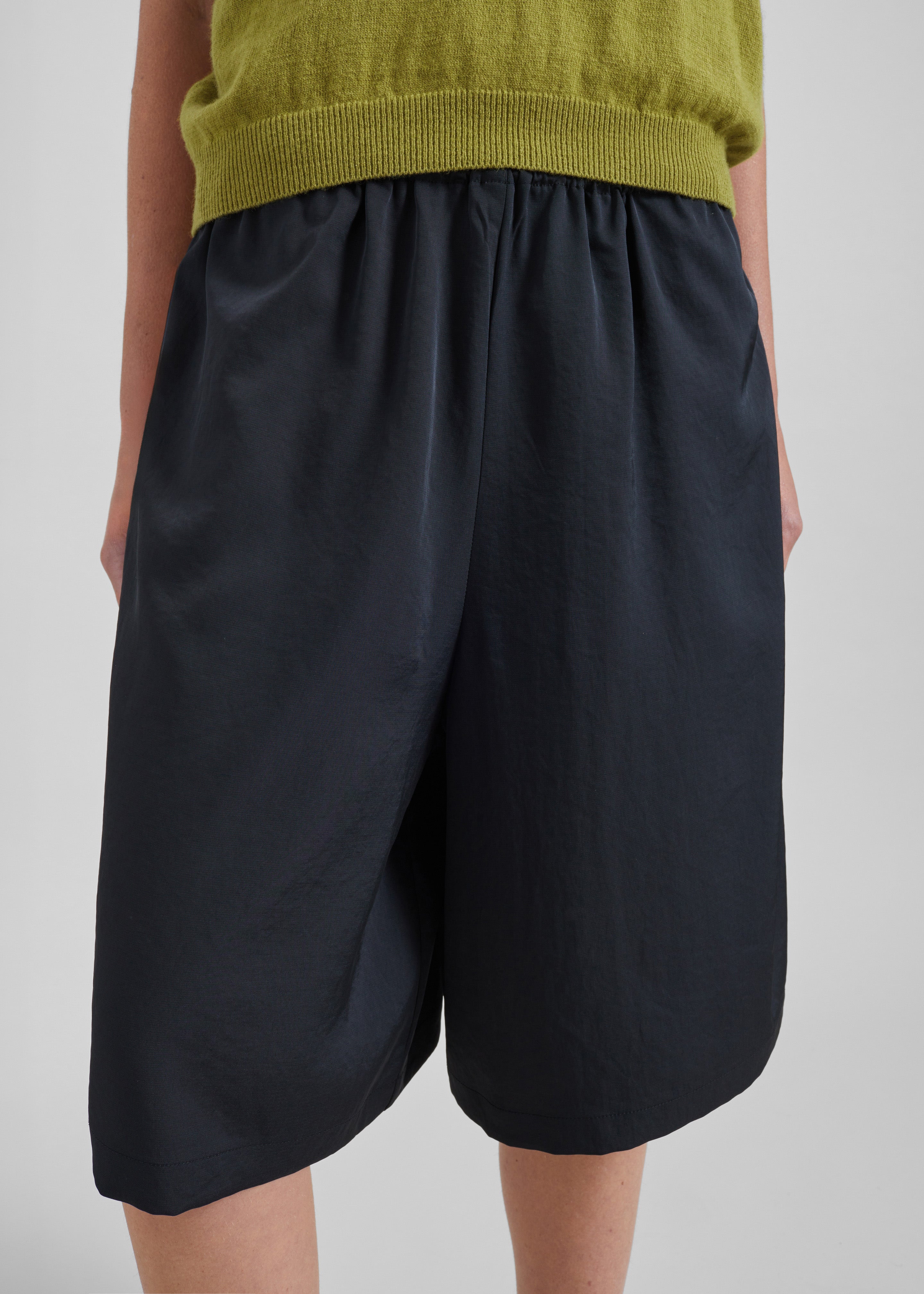 Olyne Satin Wide Bermuda Shorts - Black - 4