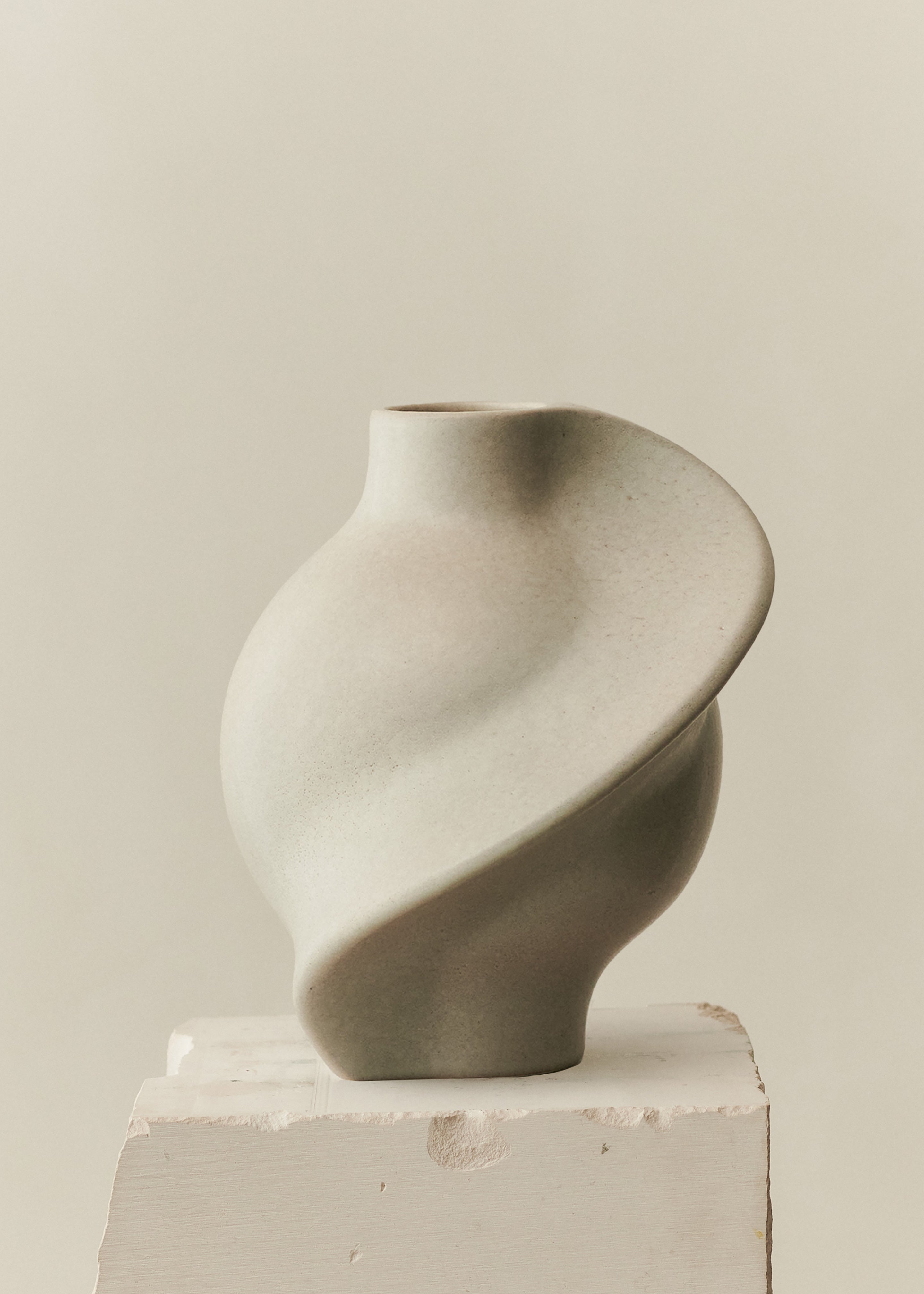 Louise Roe Ceramic Pirout Vase 02 - Vintage Glaze - 1