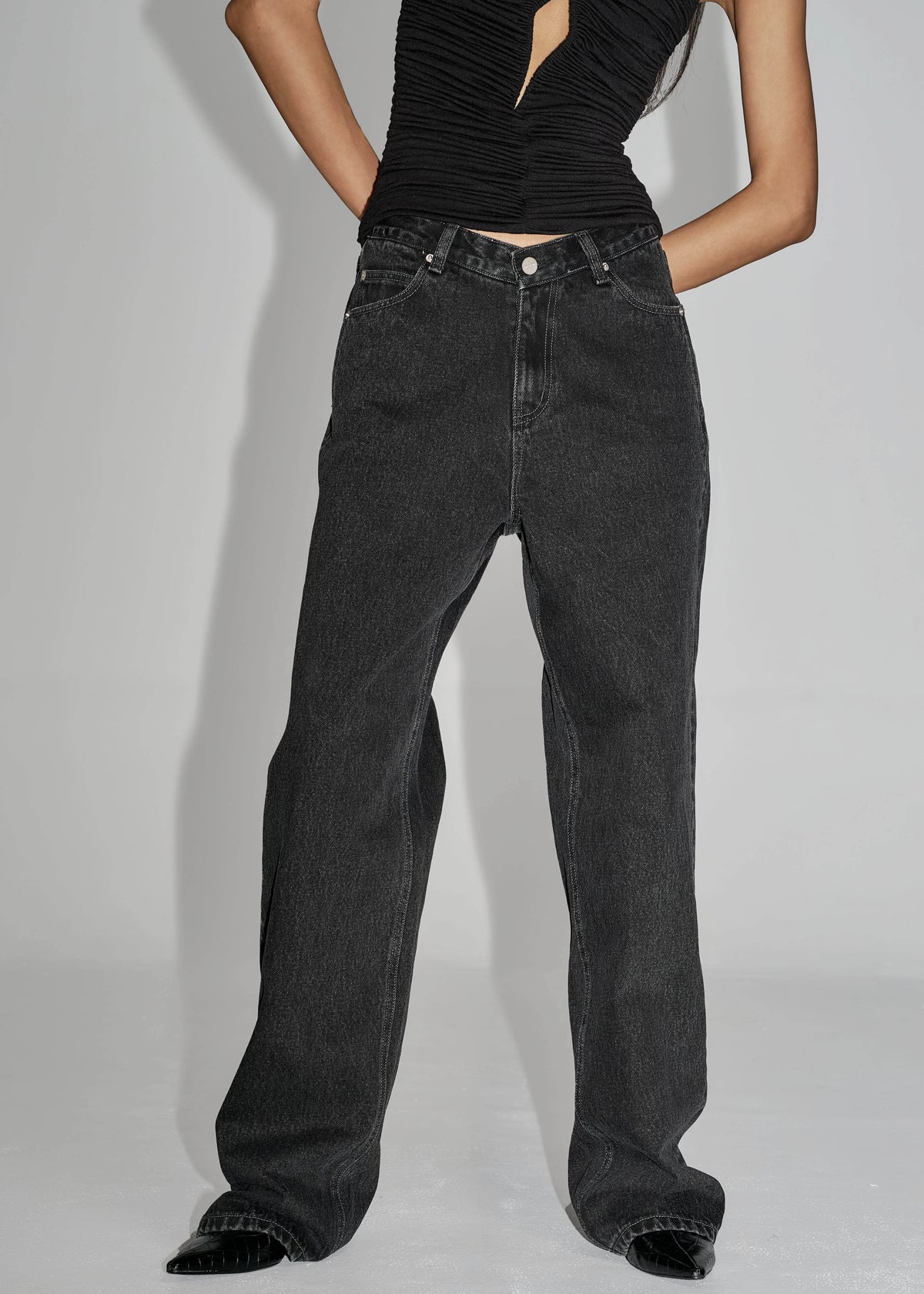 Raven Low Rise Jeans - Black Wash - 6
