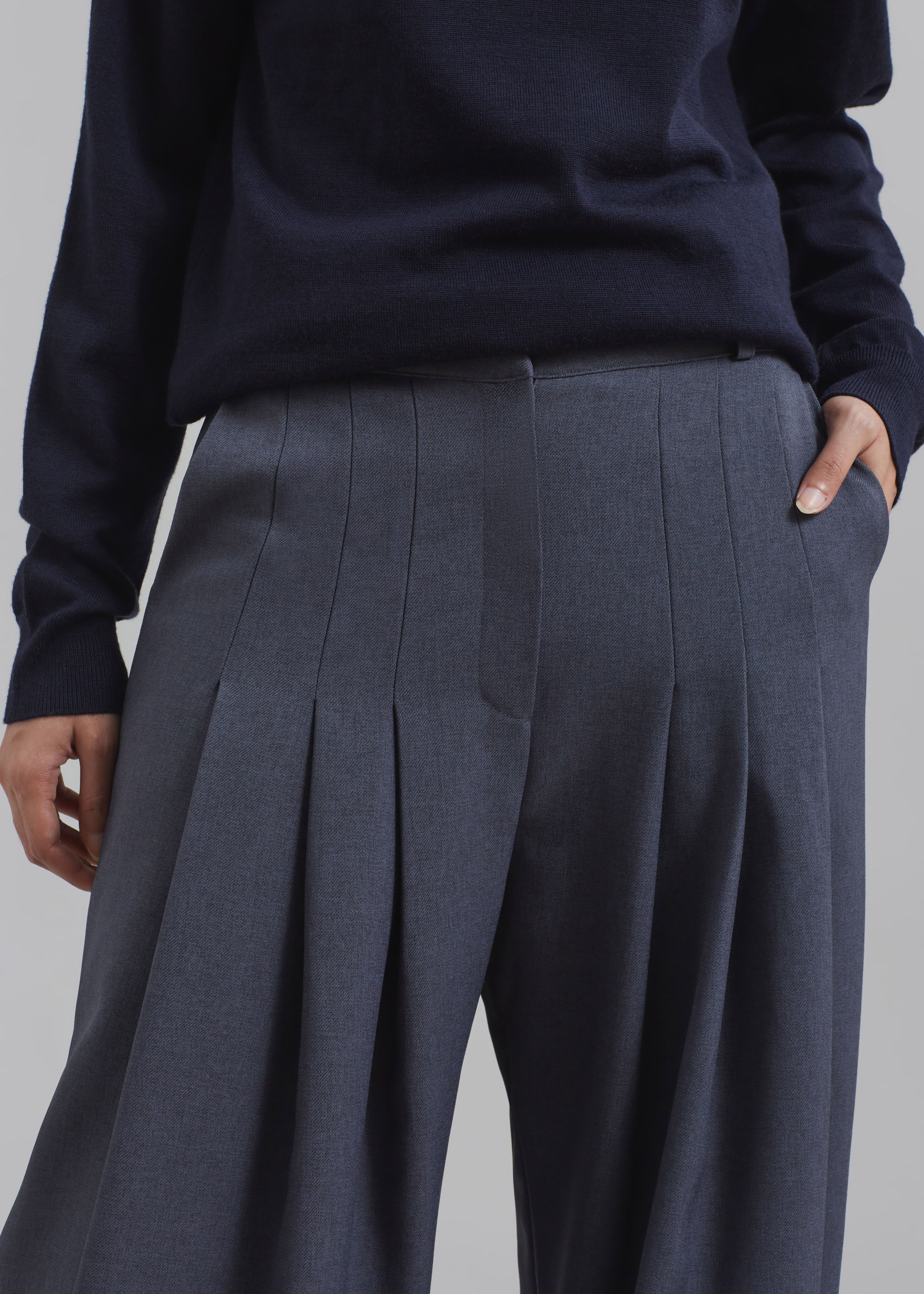 Regina Pleated Trousers - Grey