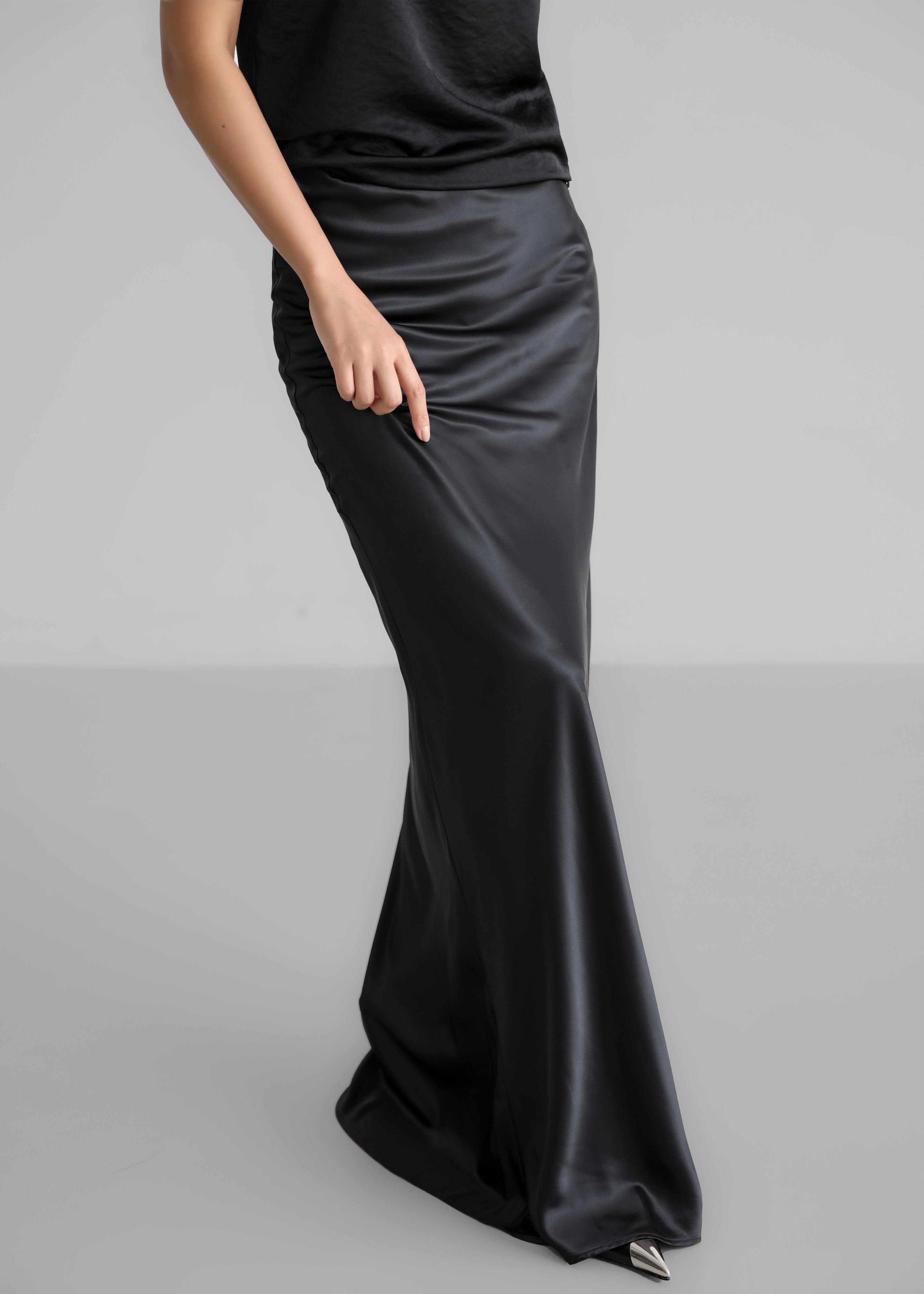 Black satin skirt maxi sale